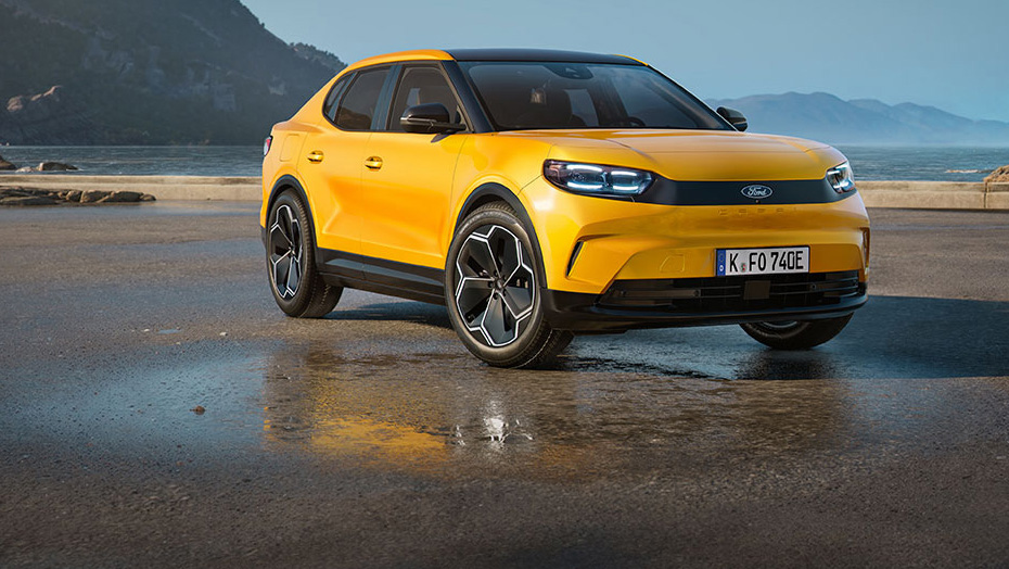 Gelber Elektro-Crossover Ford Capri – Außenansicht am Meer