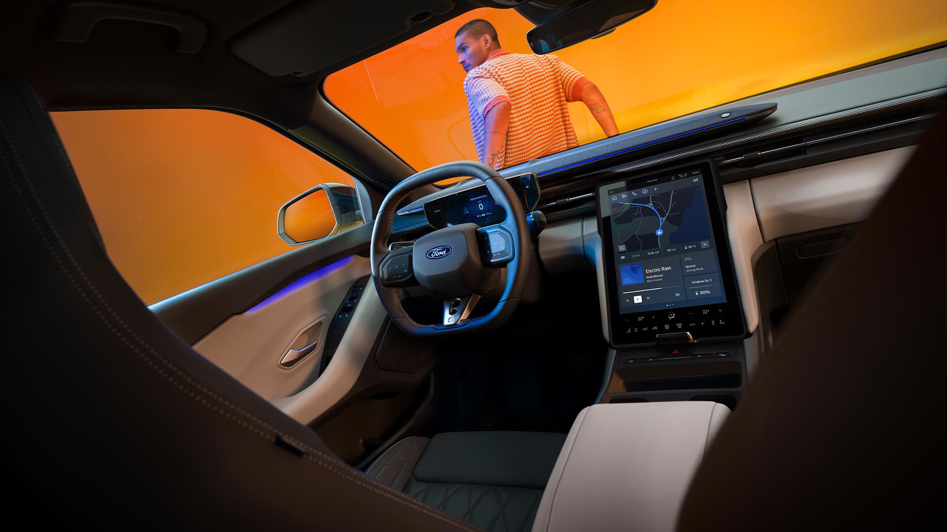 Innenraum des Elektro-Crossovers Ford Capri mit modernem Cockpit und digitalem Display