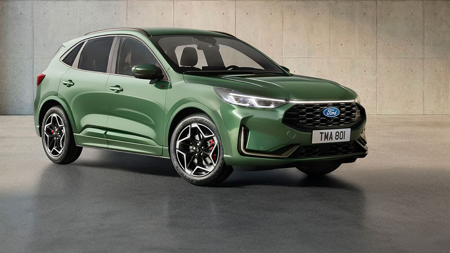 Ein grüner Ford Kuga steht