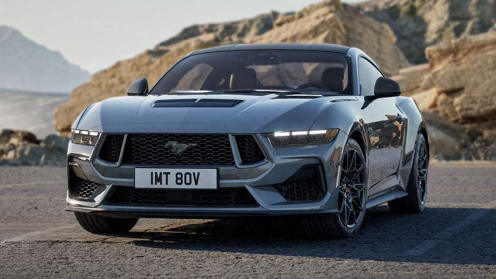 Frontansicht eines geparkten Ford Mustang