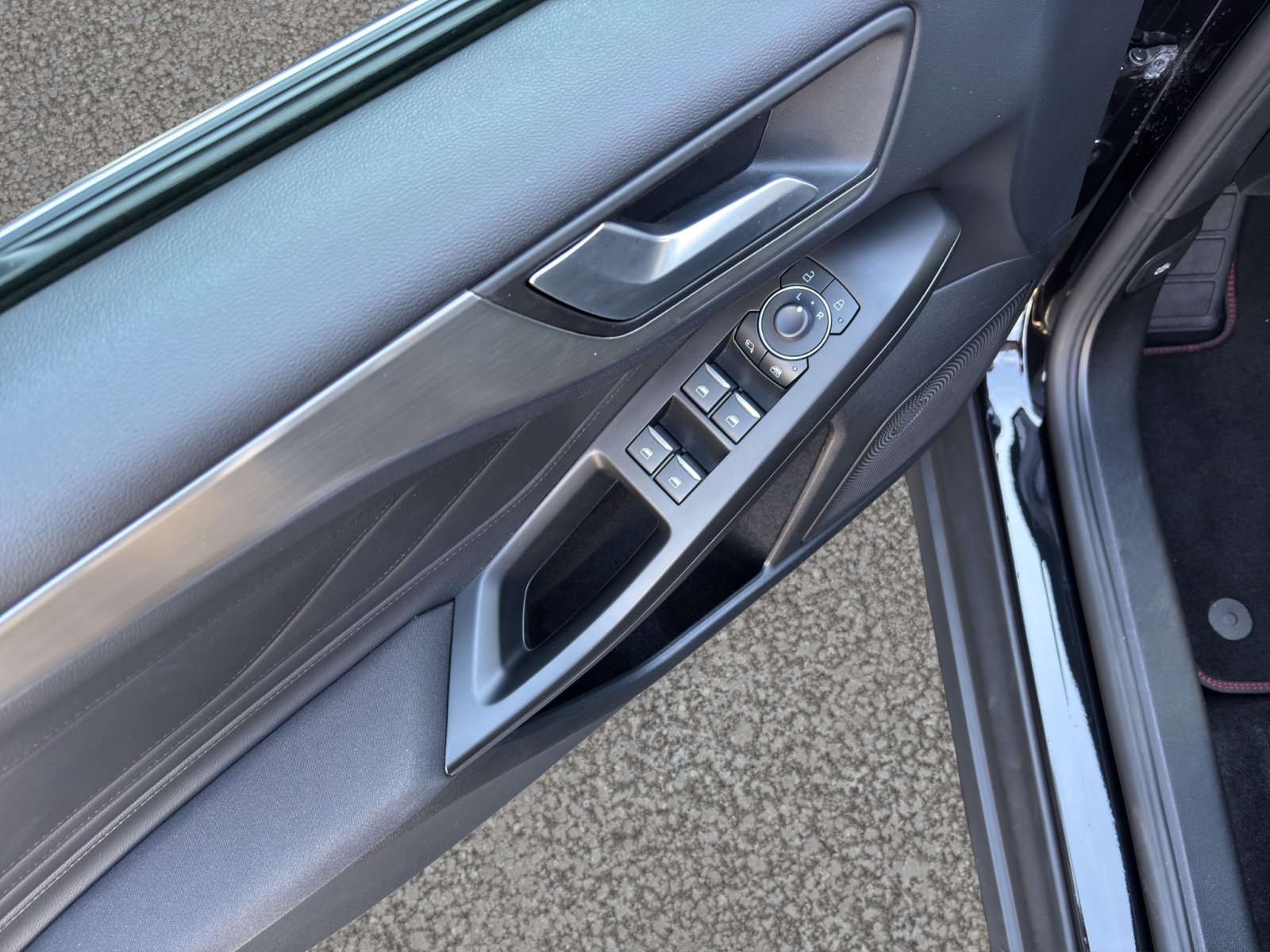 Fahrzeugabbildung Ford Focus 1.0 Ecoboost Titanium #Winterpaket