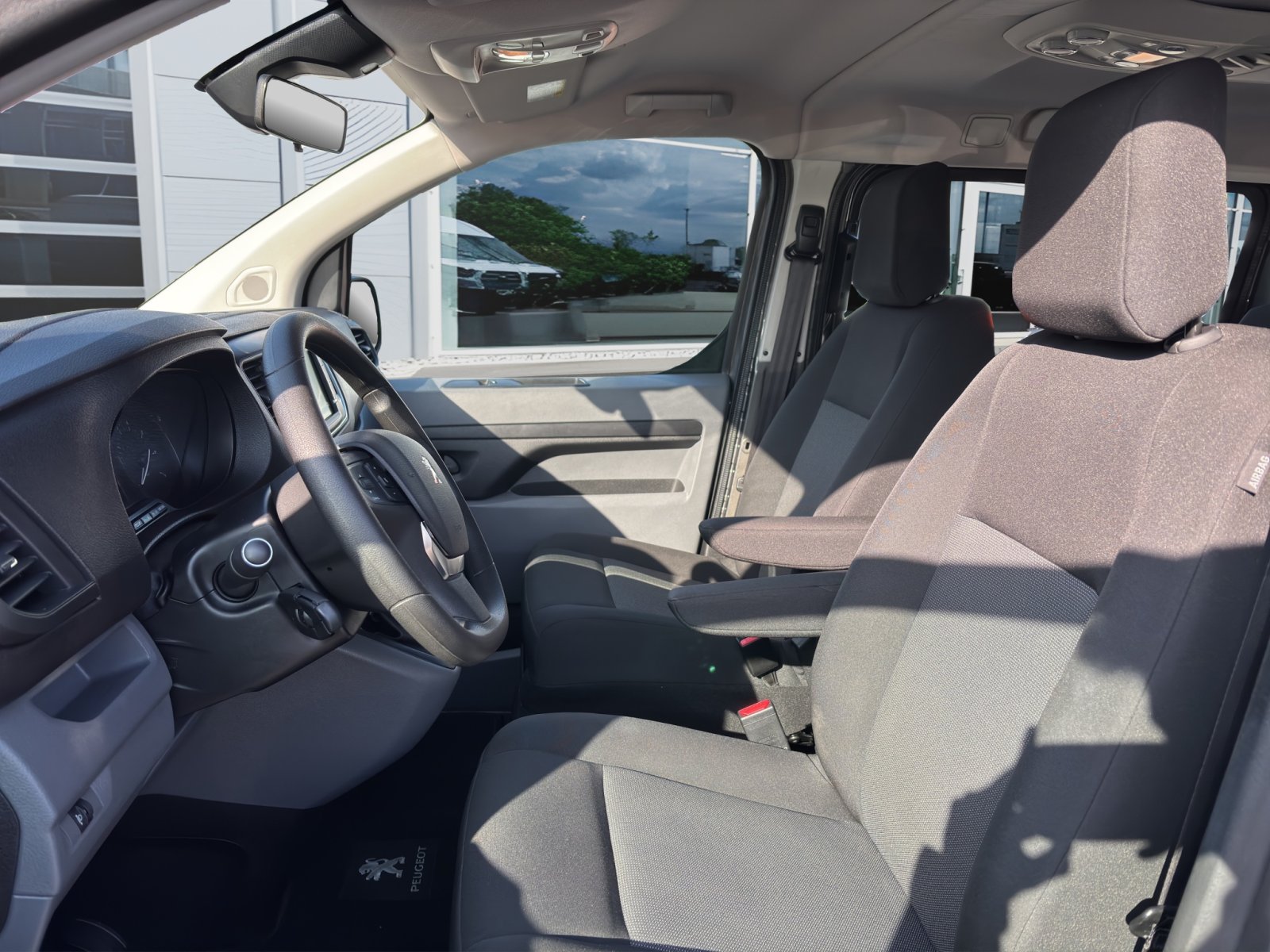 Fahrzeugabbildung Peugeot Expert L2