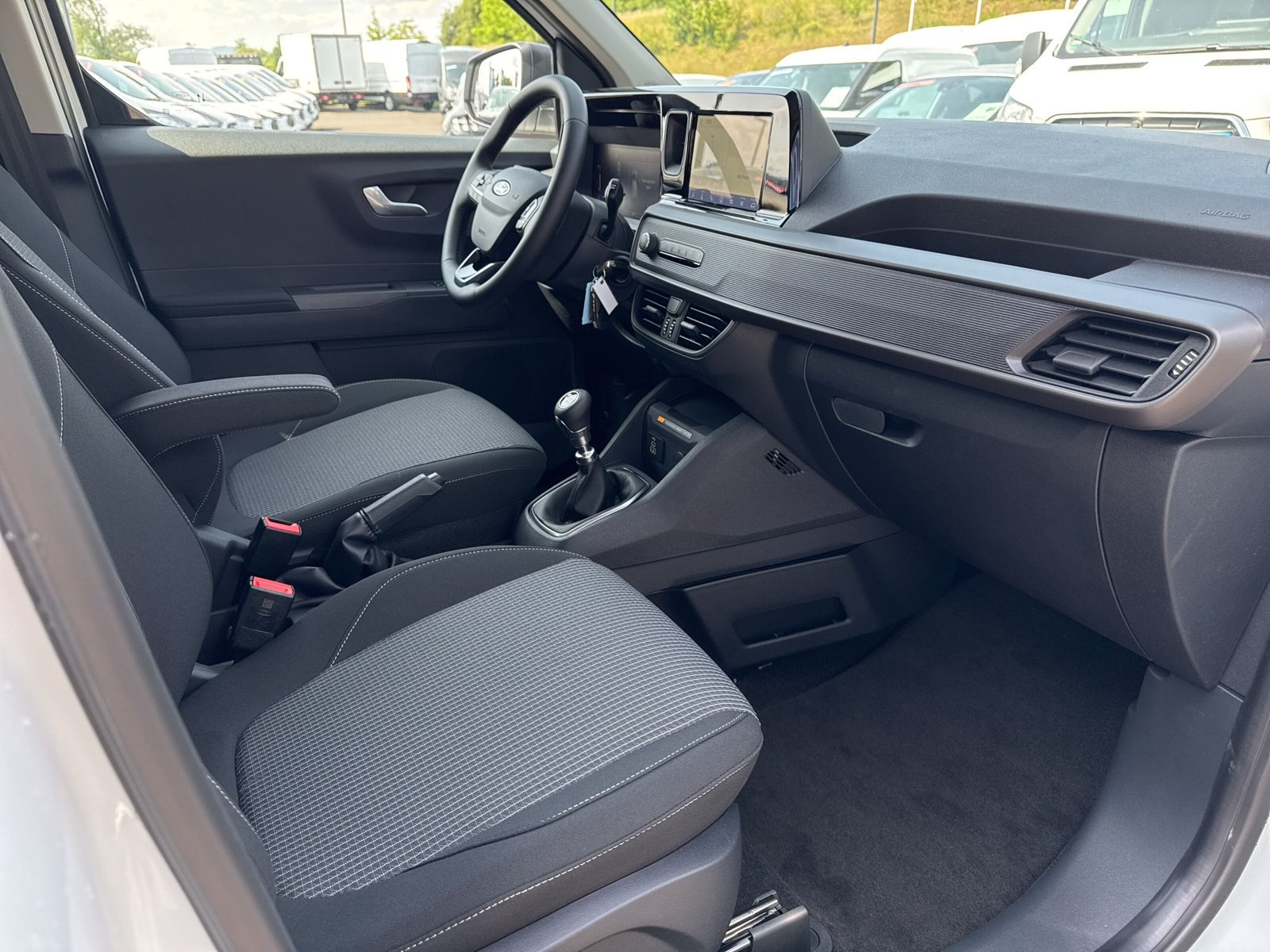 Fahrzeugabbildung Ford Transit Courier Trend Doppelkabine