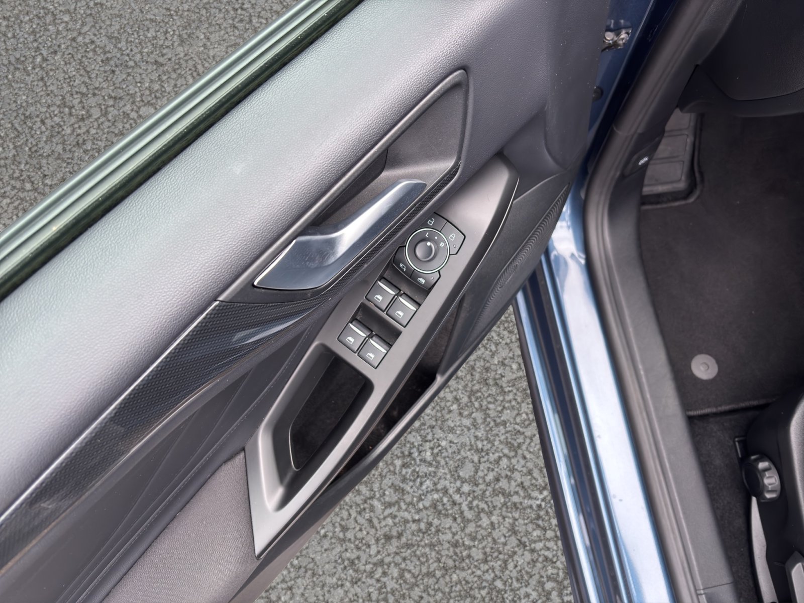 Fahrzeugabbildung Ford Focus 1.0 Ecoboost ST-Line #Winterpaket #Fahrassistenz-Paket 2
