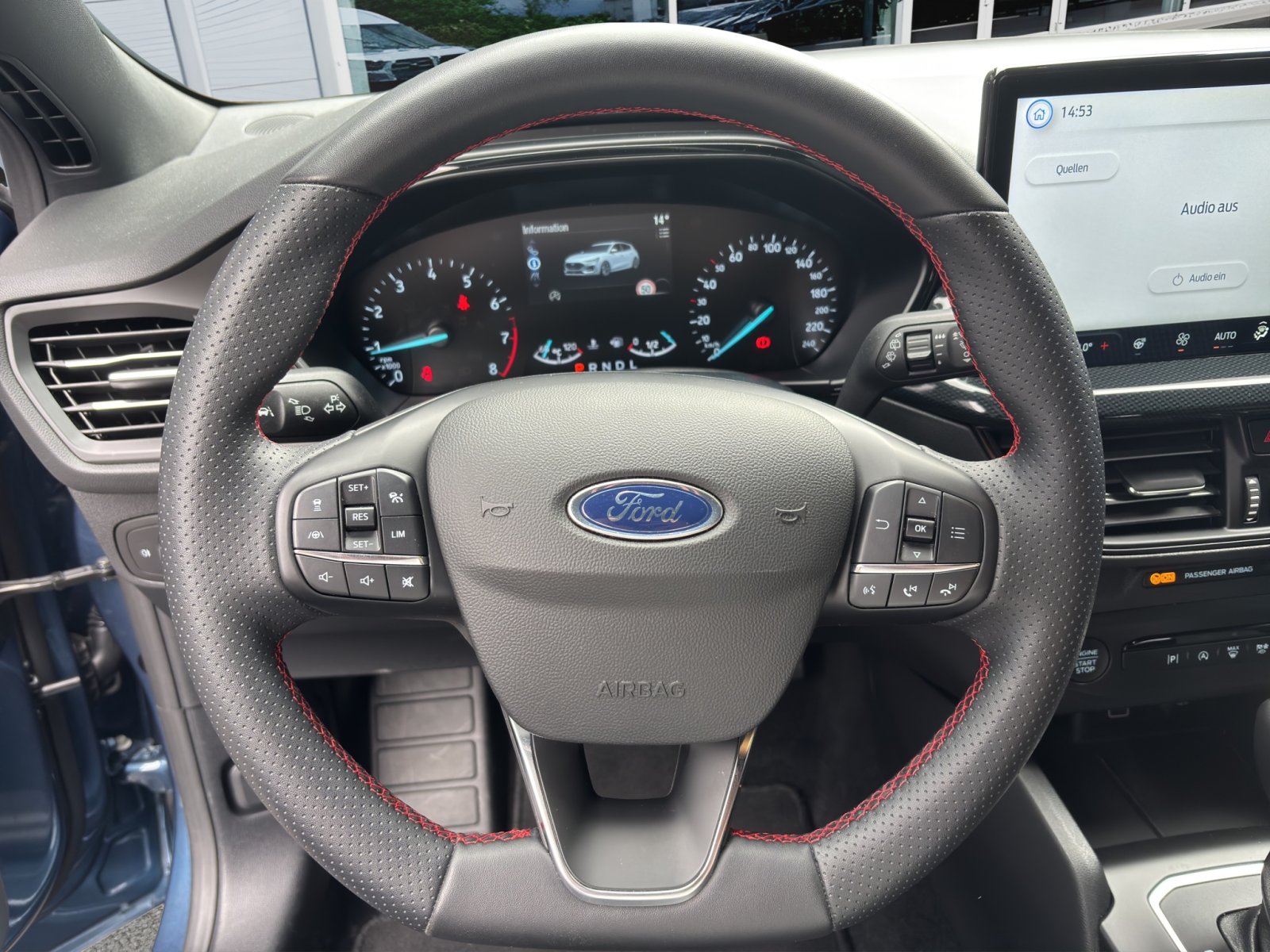 Fahrzeugabbildung Ford Focus 1.0 Ecoboost ST-Line #Winterpaket #Fahrassistenz-Paket 2