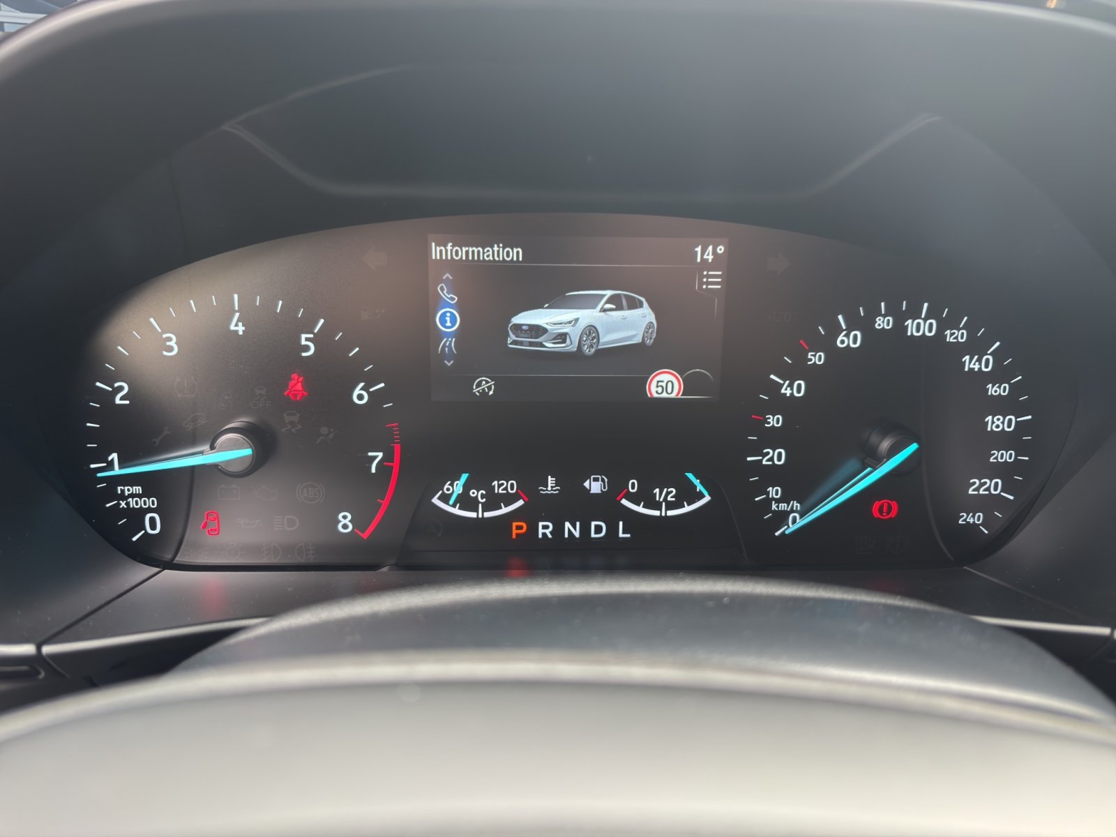 Fahrzeugabbildung Ford Focus 1.0 Ecoboost ST-Line #Winterpaket #Fahrassistenz-Paket 2