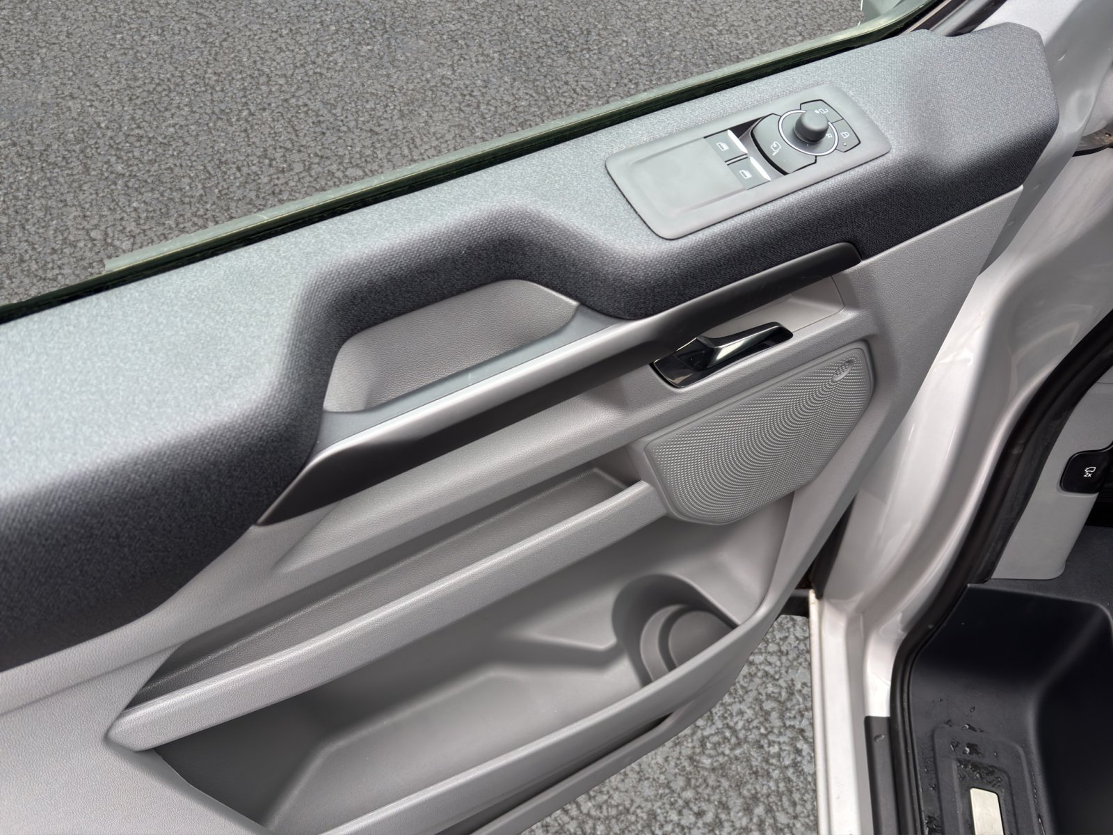 Fahrzeugabbildung Ford Tourneo Custom 2.0 Ecoblue 320 L1 Nugget Titanium Aufstelldach FWD