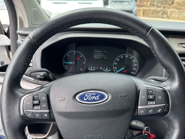 Fahrzeugabbildung Ford Transit Custom Kombi 320 L1 Trend #6-Sitzer