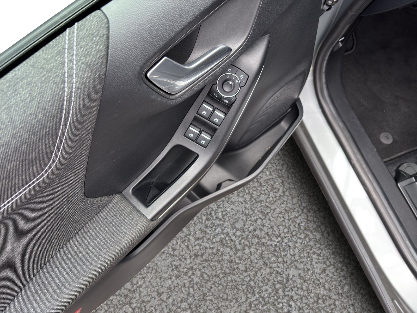Fahrzeugabbildung Ford Puma 1.0l Titanium Design #RFK #Winterpaket #Park-Assist