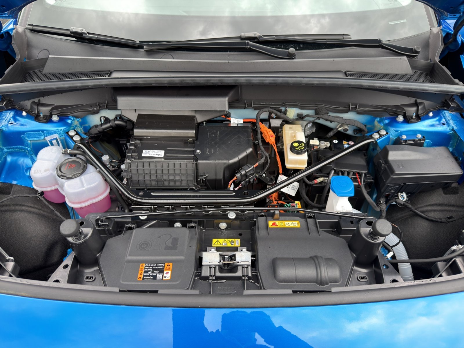 Fahrzeugabbildung Ford Explorer eMotor Premium RWD