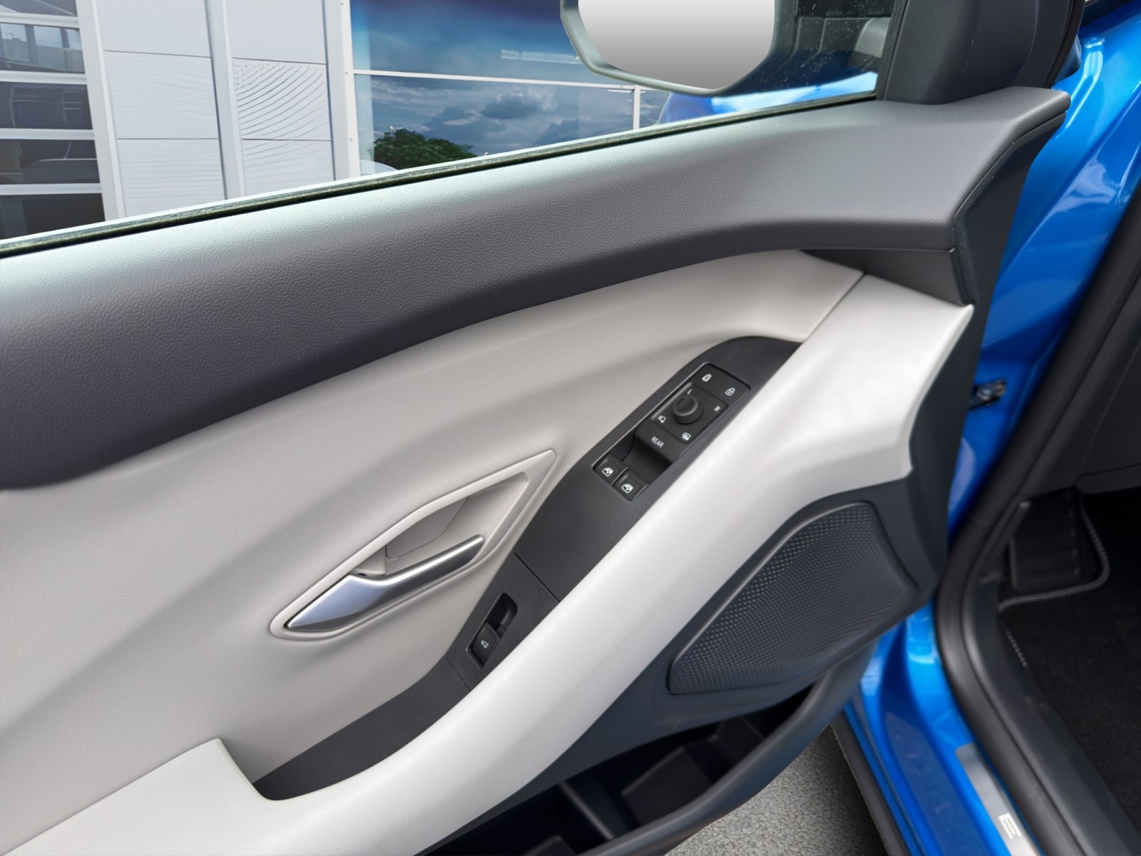 Fahrzeugabbildung Ford Explorer eMotor Premium RWD