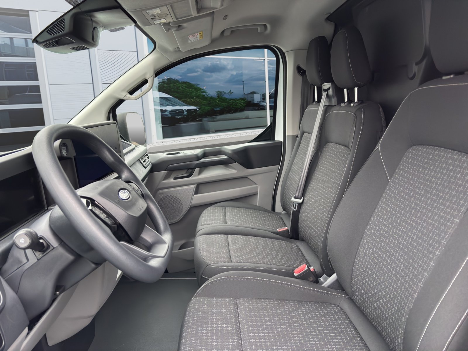 Fahrzeugabbildung Ford Transit Custom 320 L1 Trend FWD Plug-in Hybrid