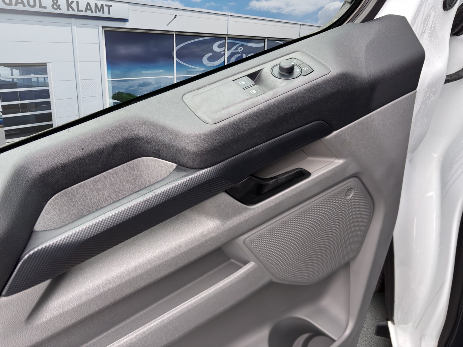 Fahrzeugabbildung Ford Transit Custom 320 L1 Trend FWD Plug-in Hybrid