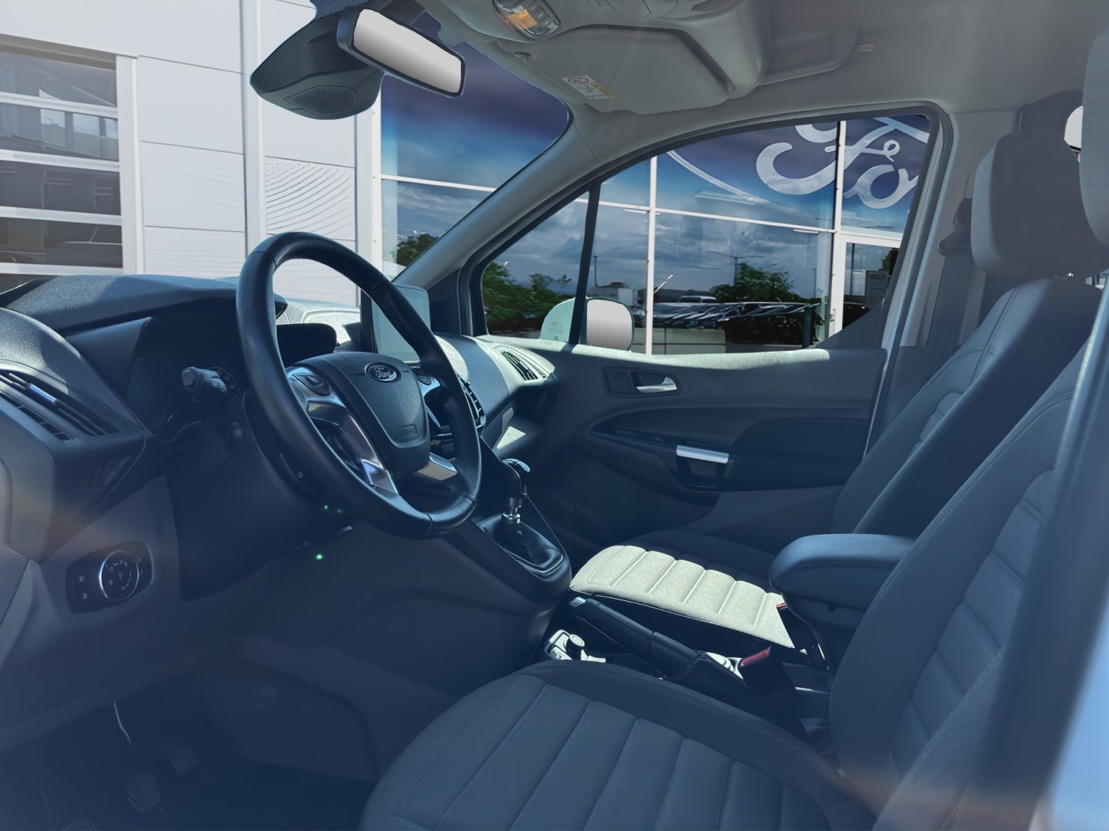 Fahrzeugabbildung Ford Tourneo Connect Titanium