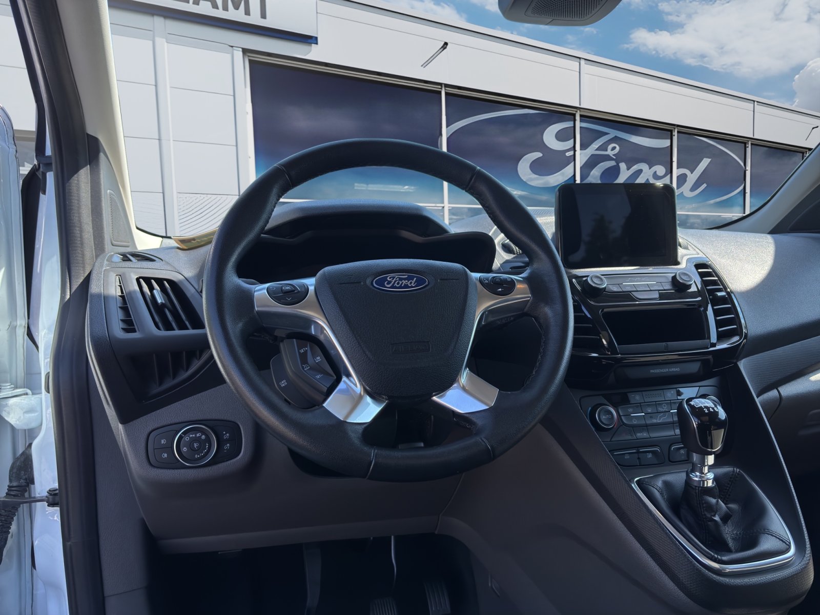 Fahrzeugabbildung Ford Tourneo Connect Titanium