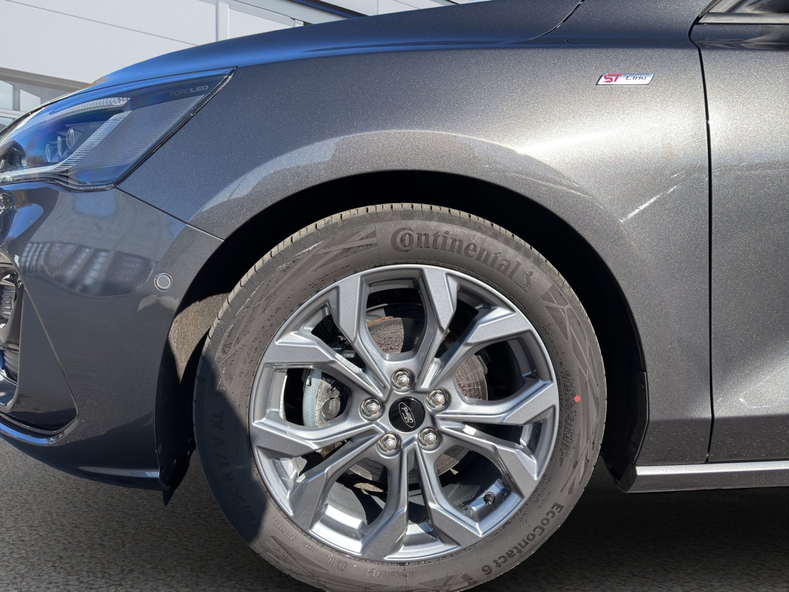 Fahrzeugabbildung Ford Focus 1.0 Ecoboost ST-Line X #Winterpaket