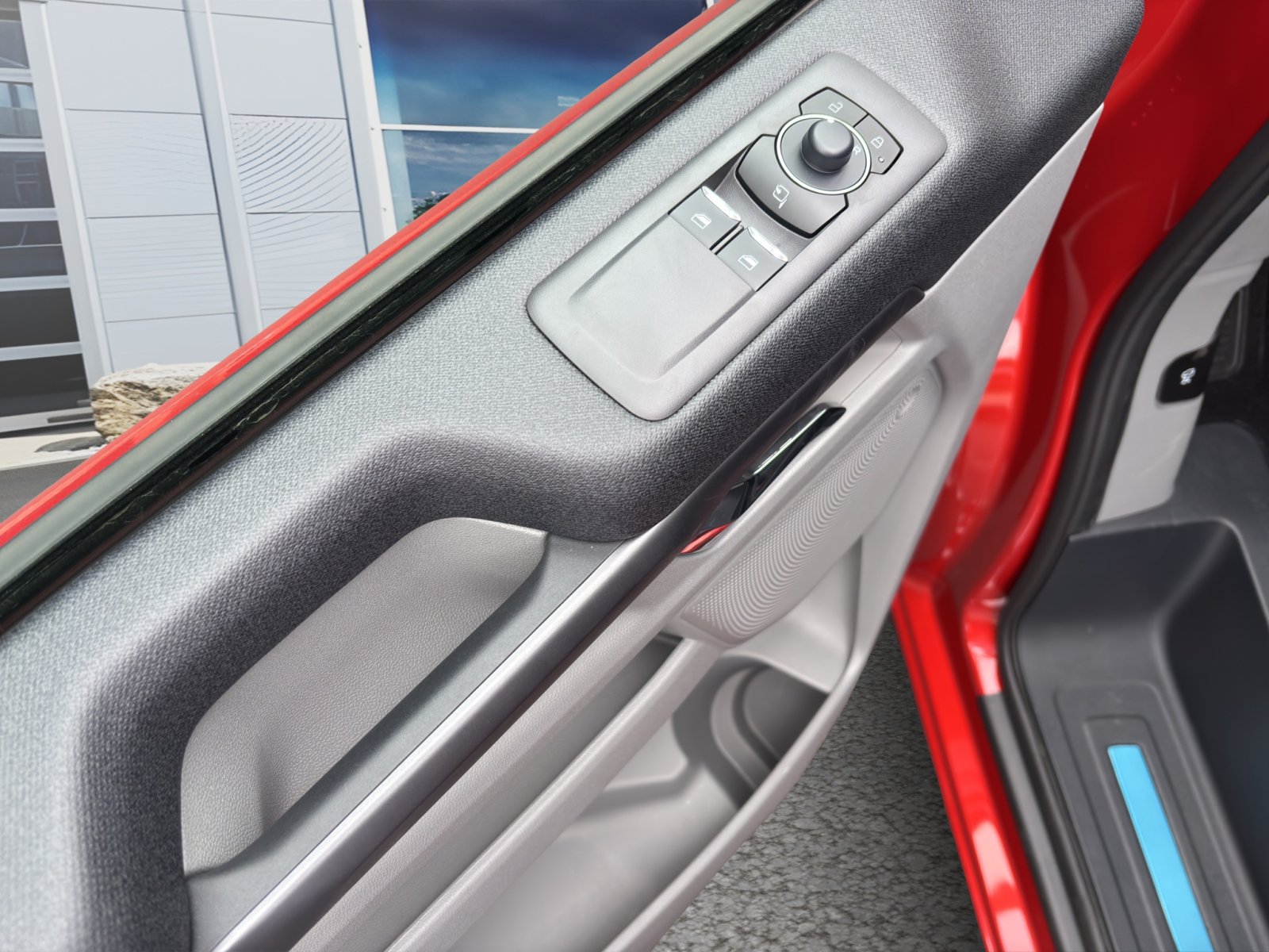 Fahrzeugabbildung Ford Tourneo Custom 2.0 Ecoblue 320 L1 Tourneo Titanium FWD