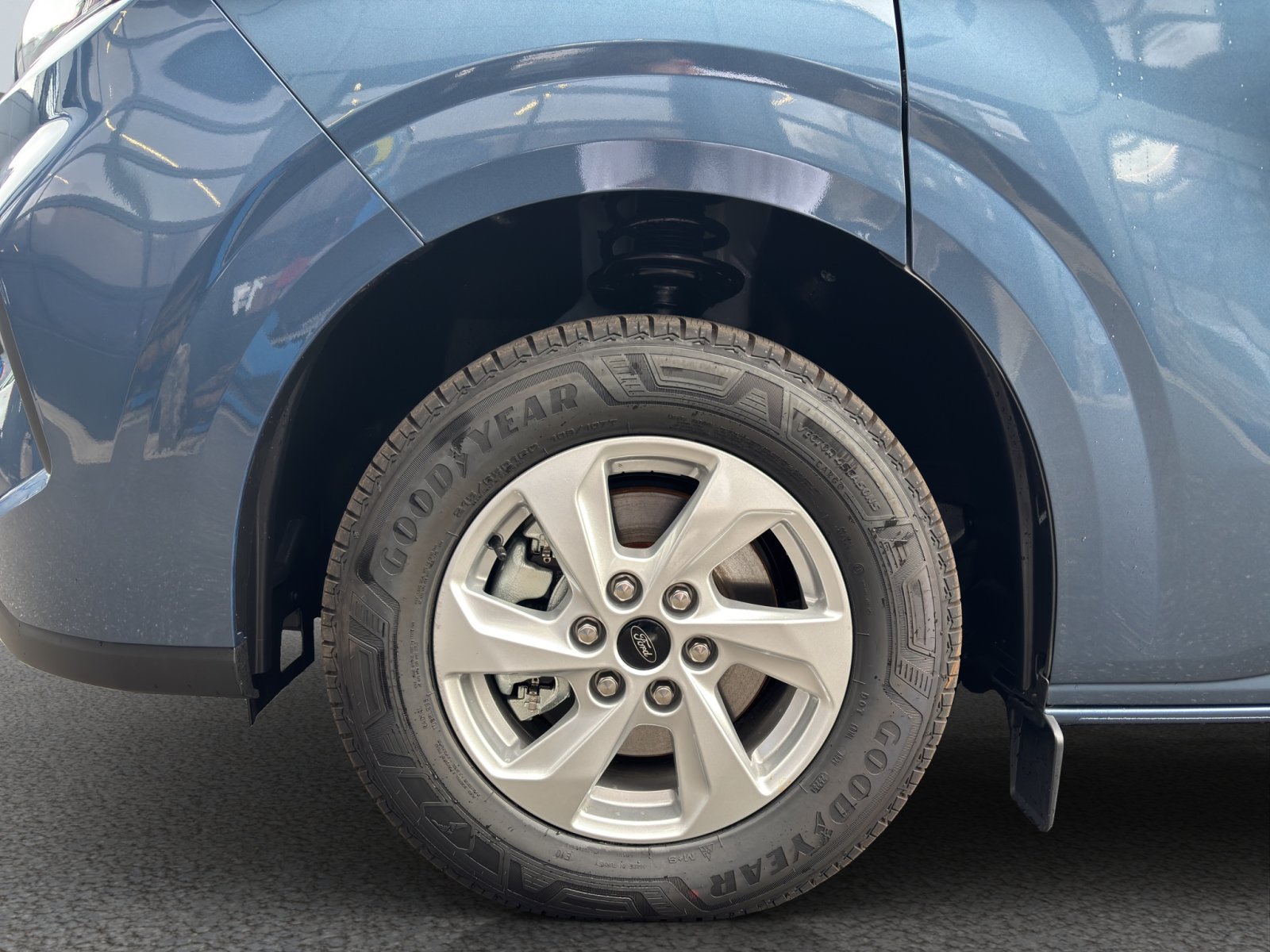 Fahrzeugabbildung Ford Tourneo Custom 2.0 Ecoblue 320 L1 Tourneo Trend FWD