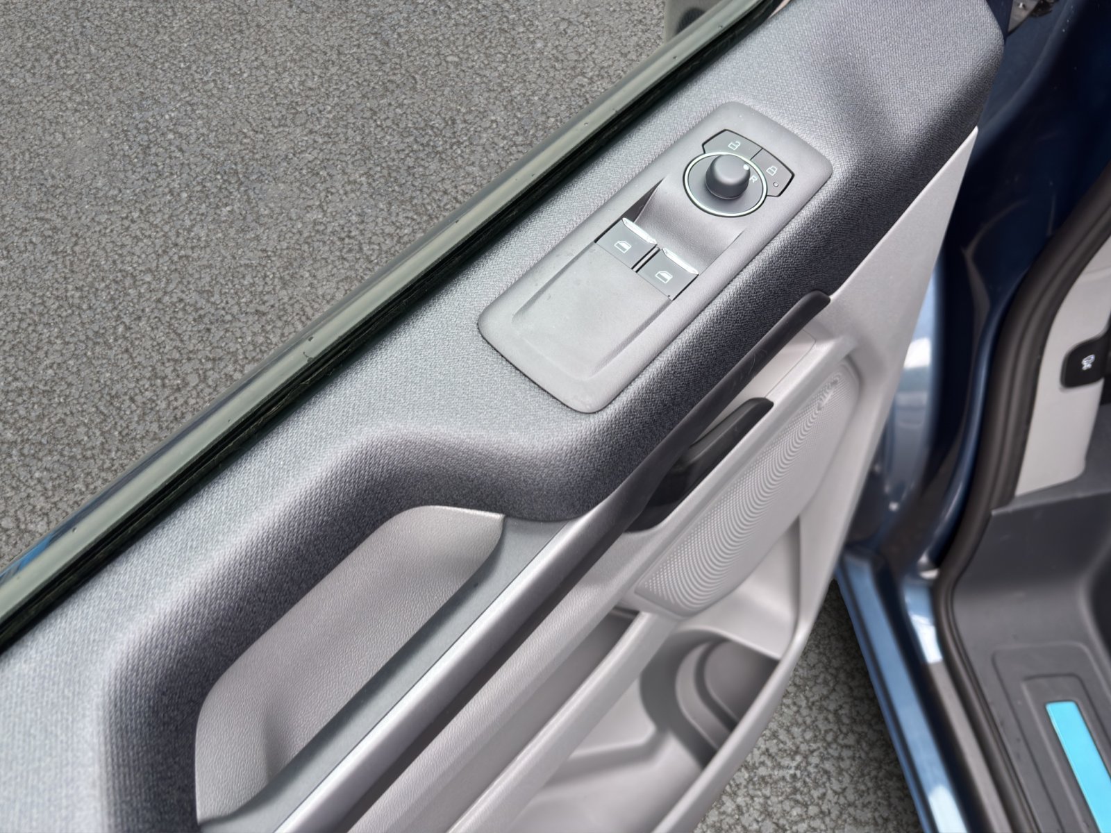 Fahrzeugabbildung Ford Tourneo Custom 2.0 Ecoblue 320 L1 Tourneo Trend FWD
