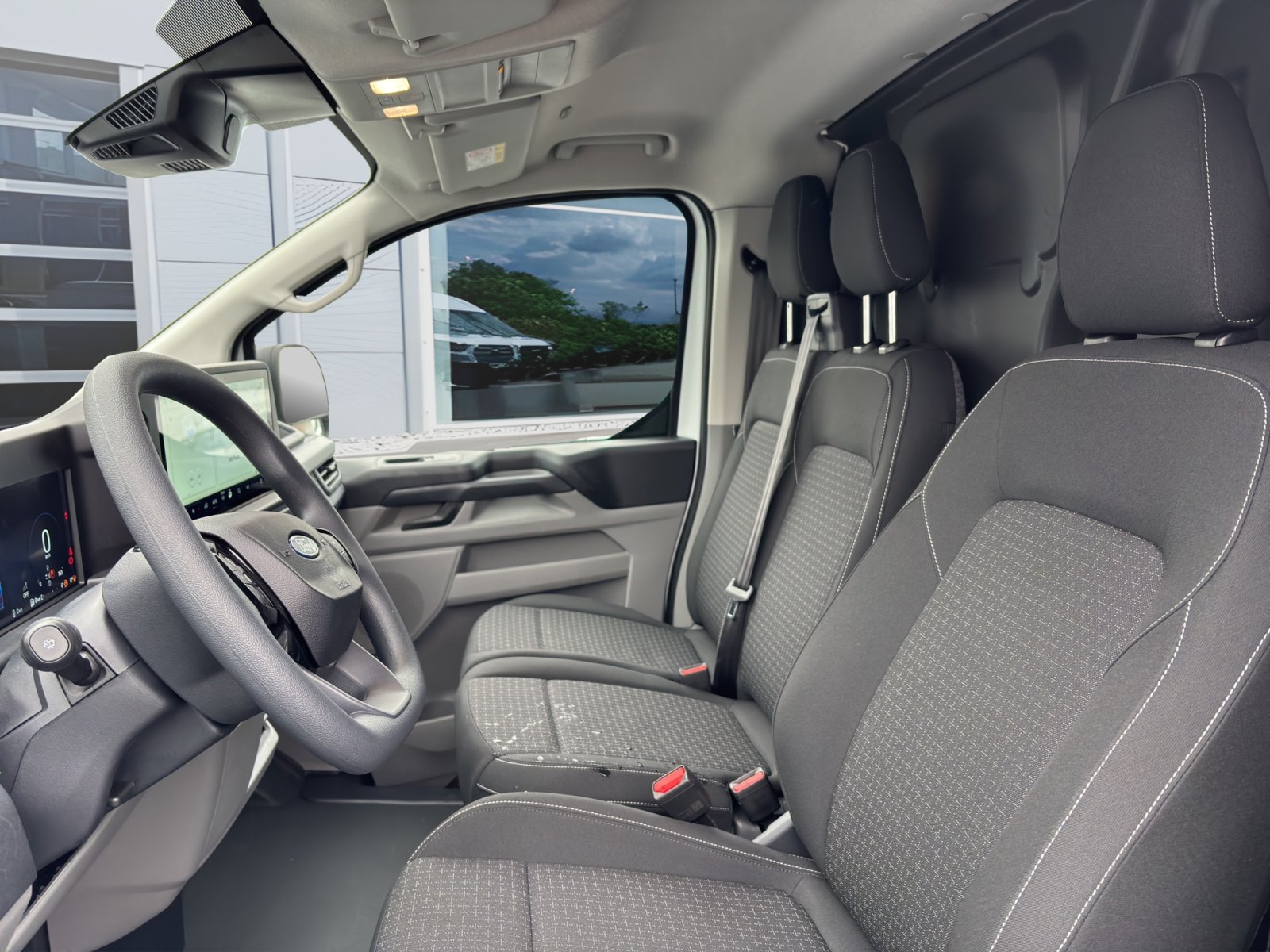 Fahrzeugabbildung Ford Transit Custom 320 L1 Trend FWD Plug-in Hybrid