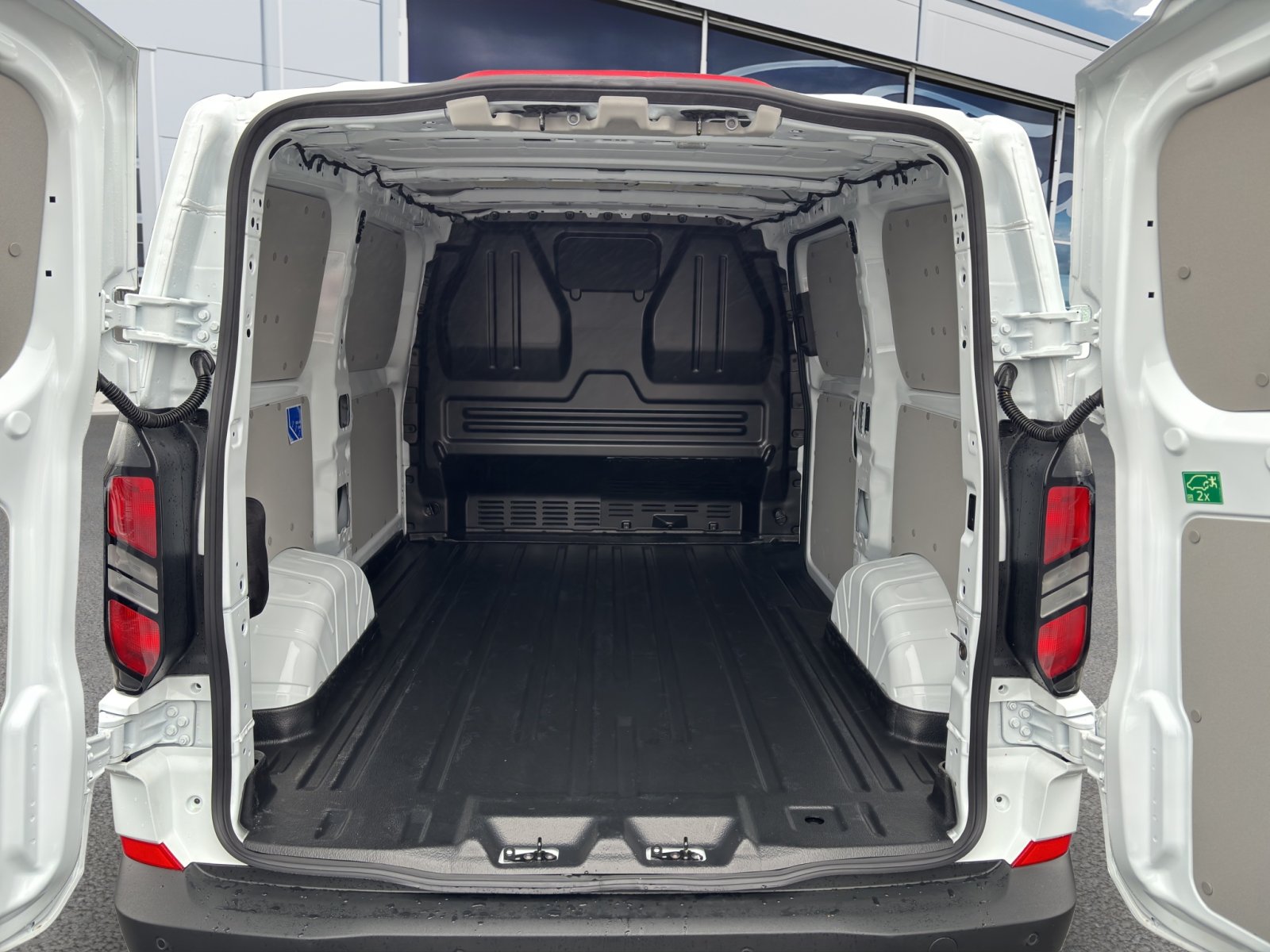 Fahrzeugabbildung Ford Transit Custom 320 L1 Trend FWD Plug-in Hybrid