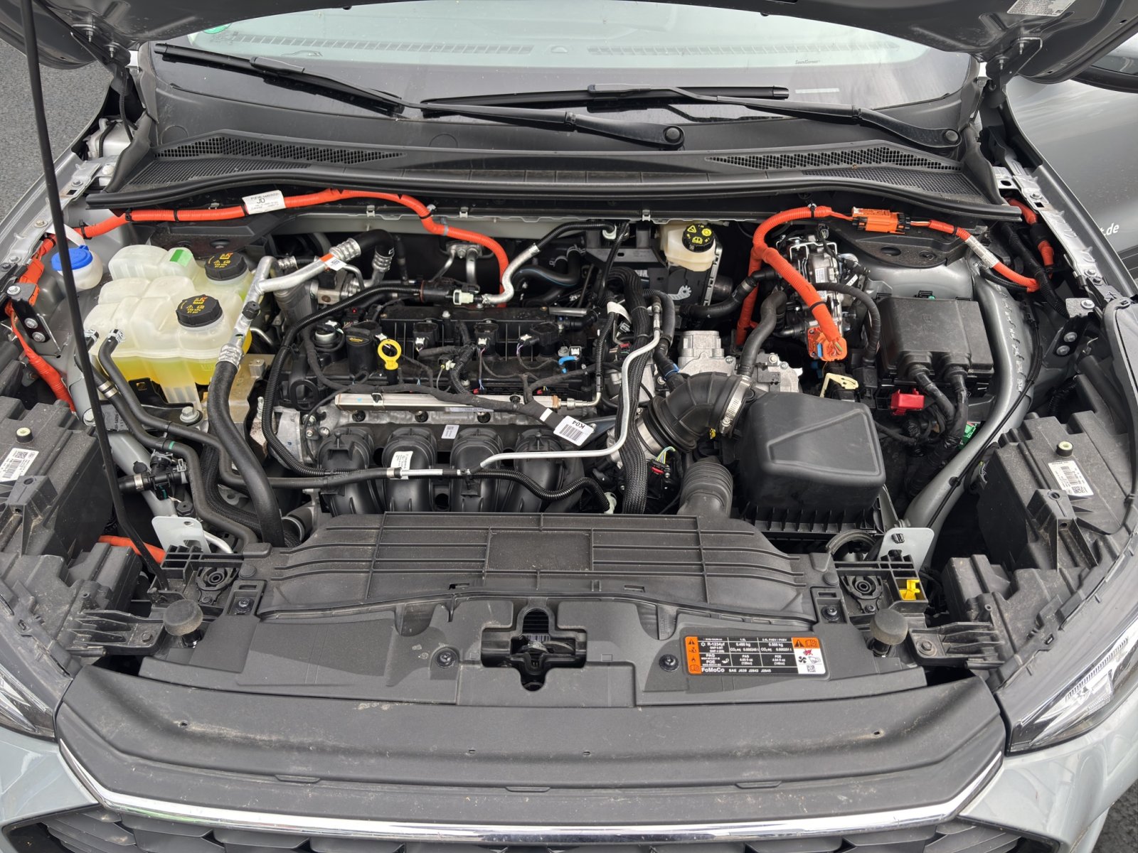 Fahrzeugabbildung Ford Kuga Hybrid 178 kW (Motor 2,5 Ltr. 112 kW) Titanium #Winter-Paket #Navi #Fahrassistenz-Systeme