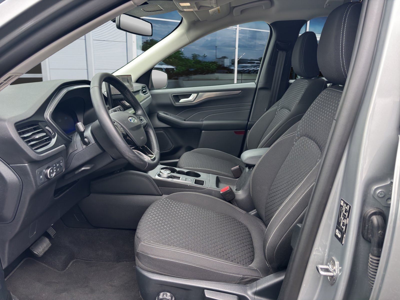 Fahrzeugabbildung Ford Kuga Hybrid 178 kW (Motor 2,5 Ltr. 112 kW) Titanium #Winter-Paket #Navi #Fahrassistenz-Systeme