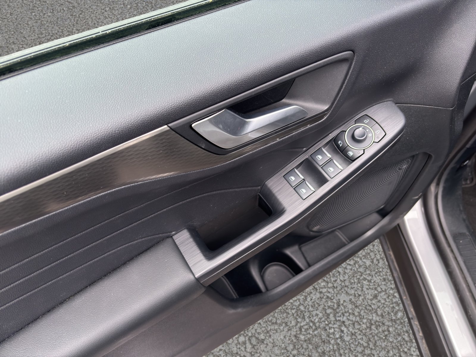 Fahrzeugabbildung Ford Kuga Hybrid 178 kW (Motor 2,5 Ltr. 112 kW) Titanium #Winter-Paket #Navi #Fahrassistenz-Systeme