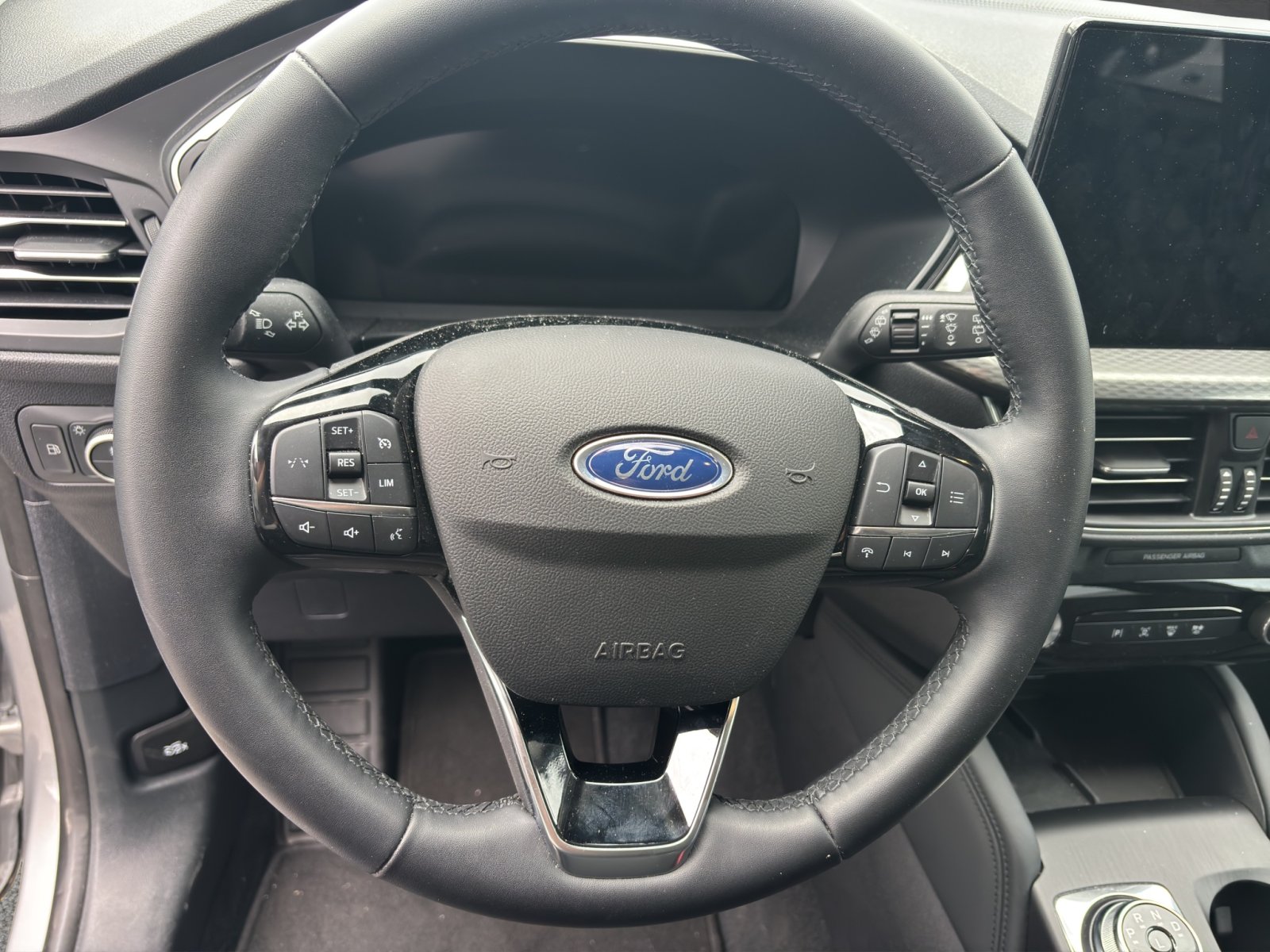 Fahrzeugabbildung Ford Kuga Hybrid 178 kW (Motor 2,5 Ltr. 112 kW) Titanium #Winter-Paket #Navi #Fahrassistenz-Systeme
