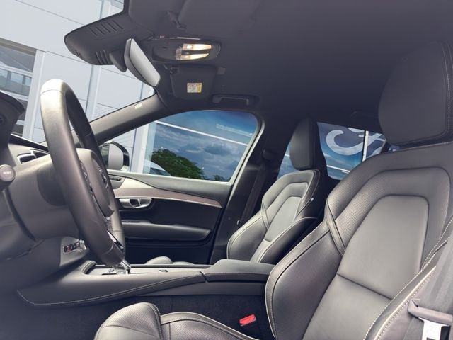 Fahrzeugabbildung Volvo XC90 2.0 PHEV Plus Dark #AWD #Harman/Kardon #Batteriezertifikat