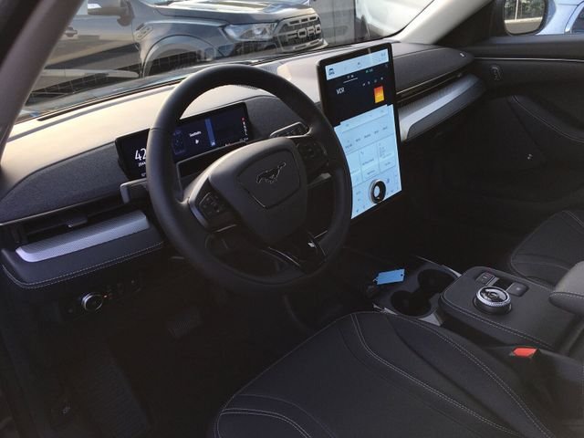 Fahrzeugabbildung Ford Mustang Mach-E #RWD #Fahrerassistenz-Systeme