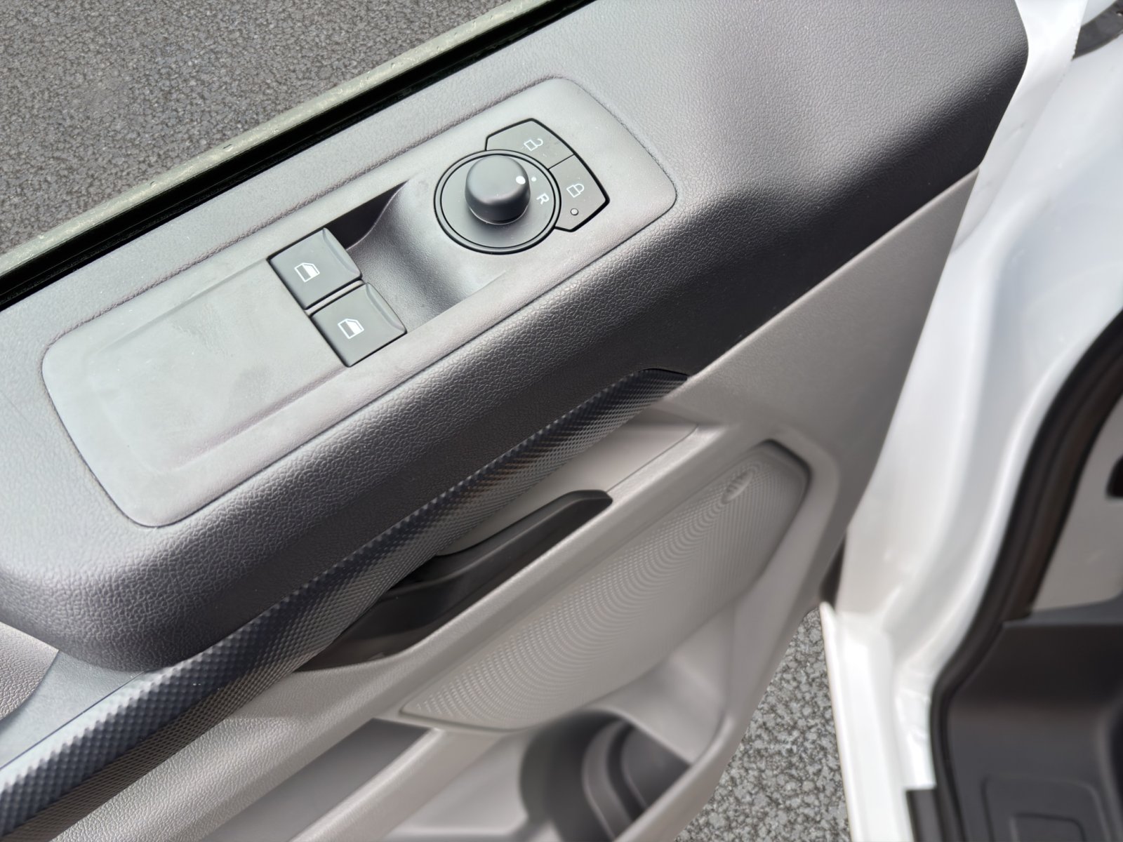 Fahrzeugabbildung Ford Transit Custom 320 L1 Trend FWD Plug-in Hybrid