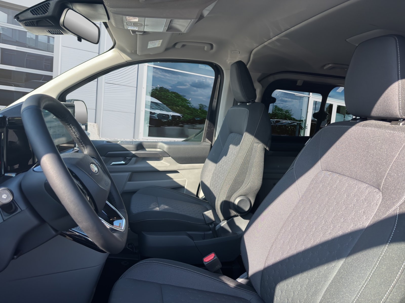 Fahrzeugabbildung Ford Tourneo Custom 2.0 Ecoblue 320 L1 Tourneo Titanium FWD B&O Soundsystem