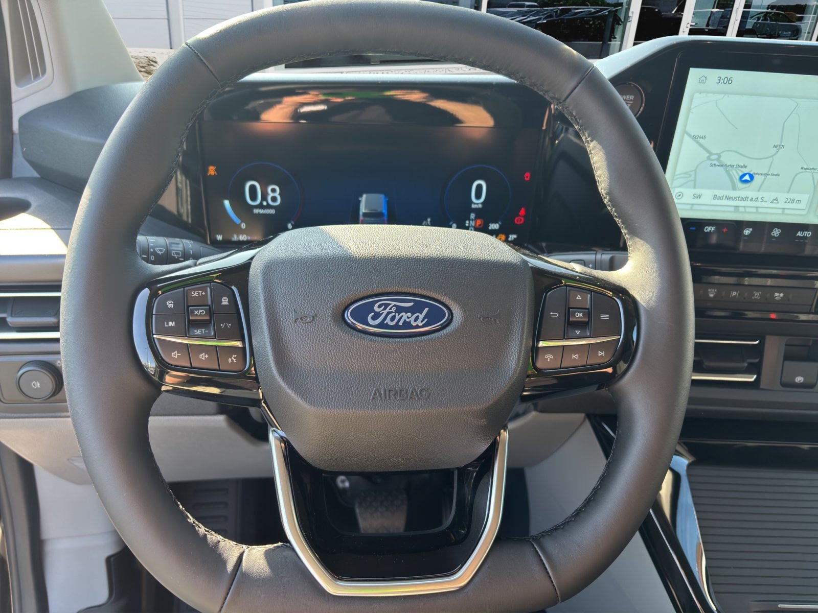 Fahrzeugabbildung Ford Tourneo Custom 2.0 Ecoblue 320 L1 Tourneo Titanium FWD B&O Soundsystem