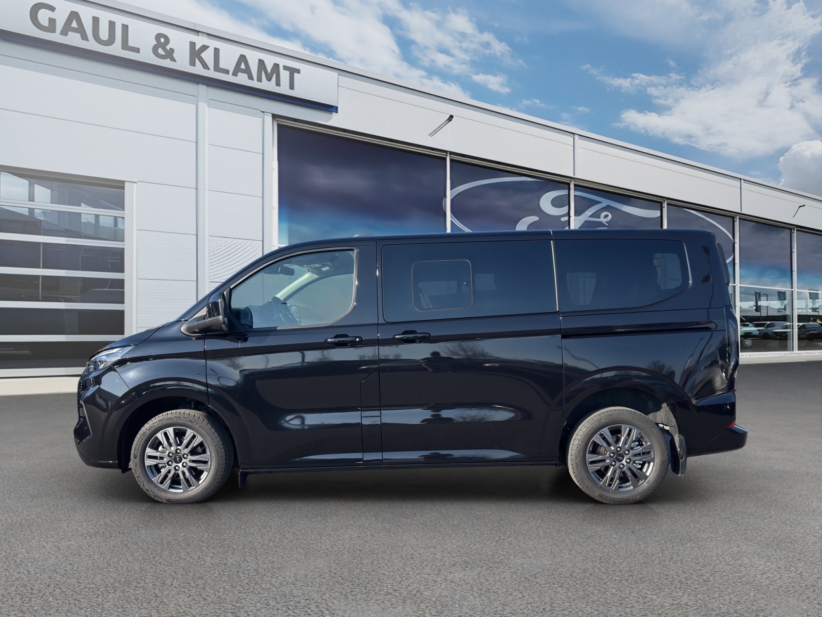 Fahrzeugabbildung Ford Tourneo Custom 2.0 Ecoblue 320 L1 Tourneo Titanium FWD B&O Soundsystem