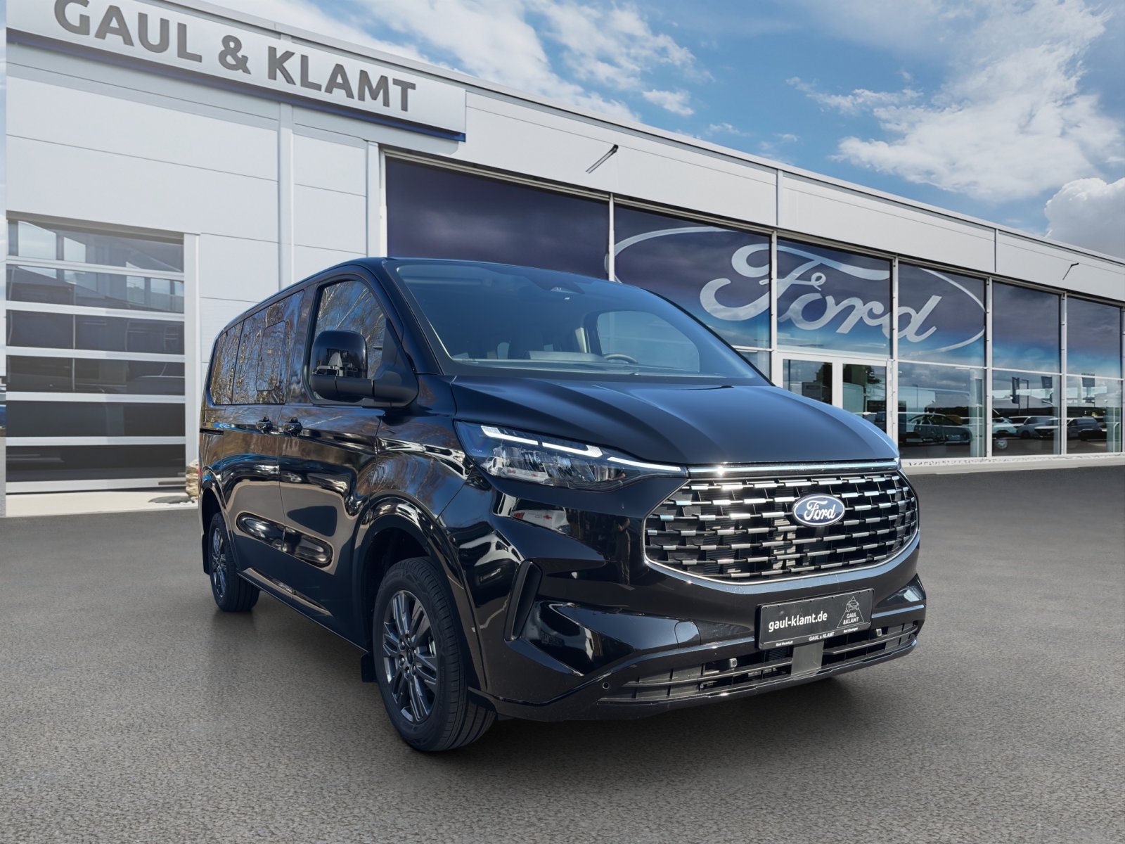 Fahrzeugabbildung Ford Tourneo Custom 2.0 Ecoblue 320 L1 Tourneo Titanium FWD B&O Soundsystem