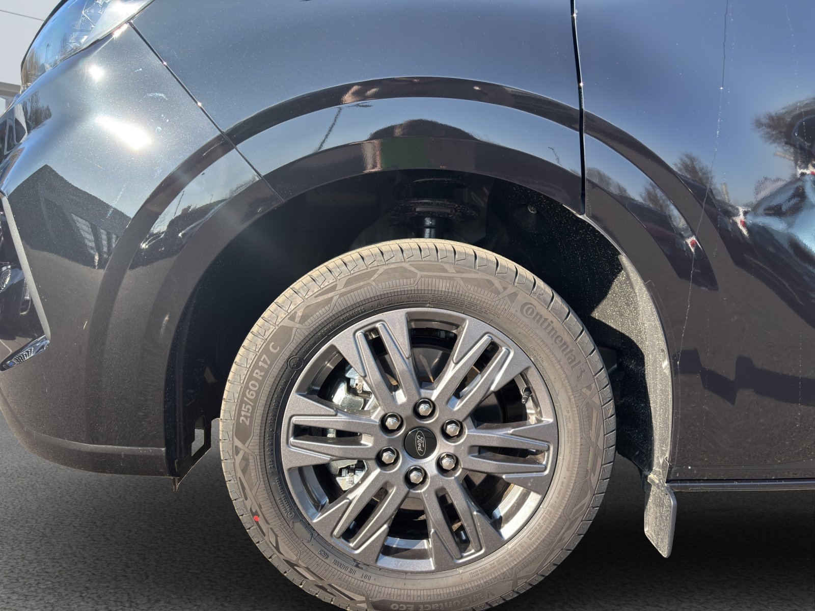Fahrzeugabbildung Ford Tourneo Custom 2.0 Ecoblue 320 L1 Tourneo Titanium FWD B&O Soundsystem