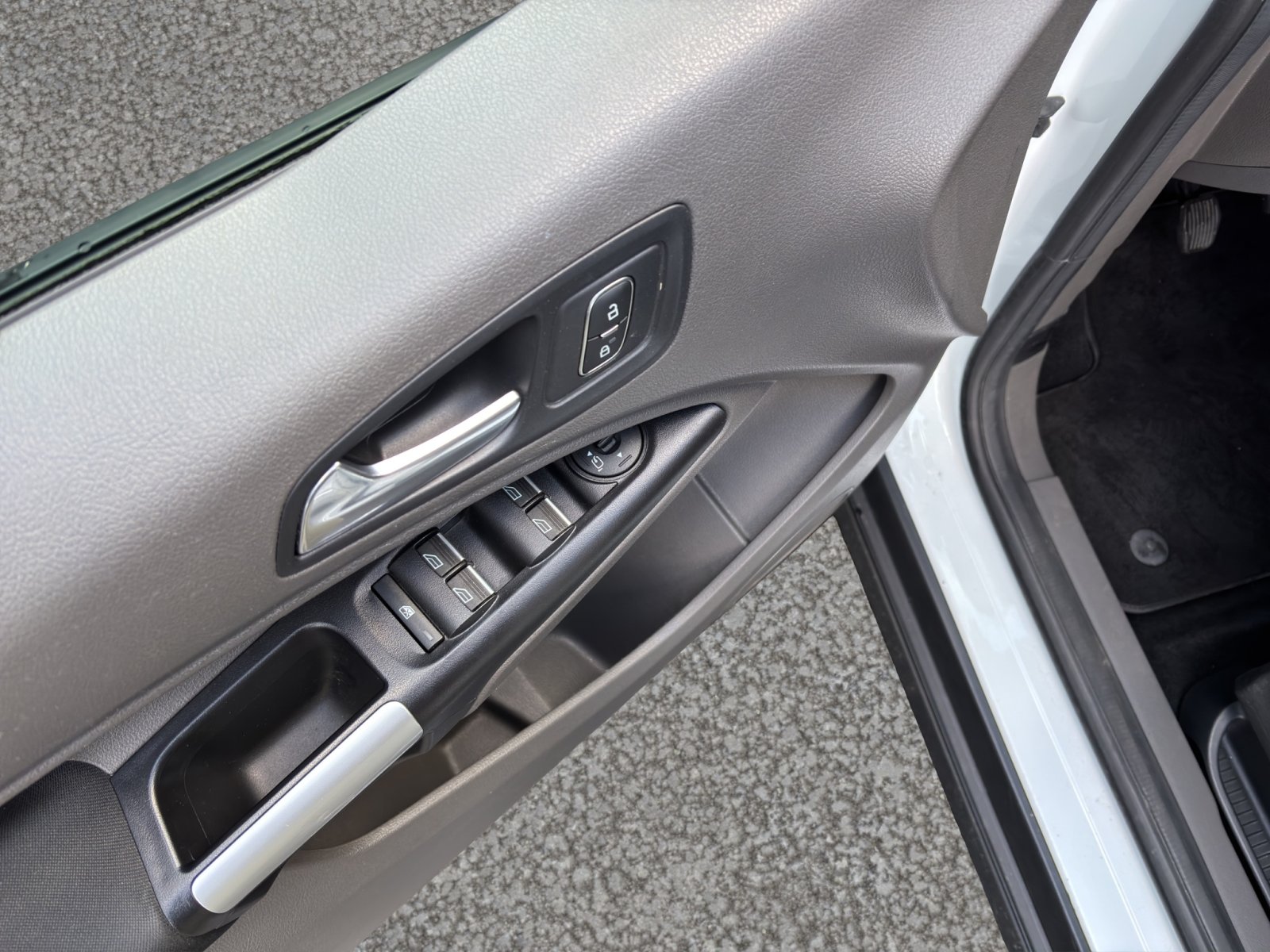 Fahrzeugabbildung Ford Grand Tourneo Titanium #Rückfahrkamera