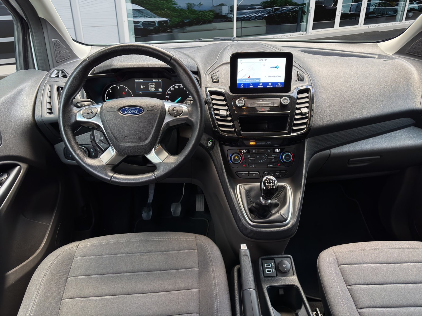 Fahrzeugabbildung Ford Grand Tourneo Titanium #Rückfahrkamera