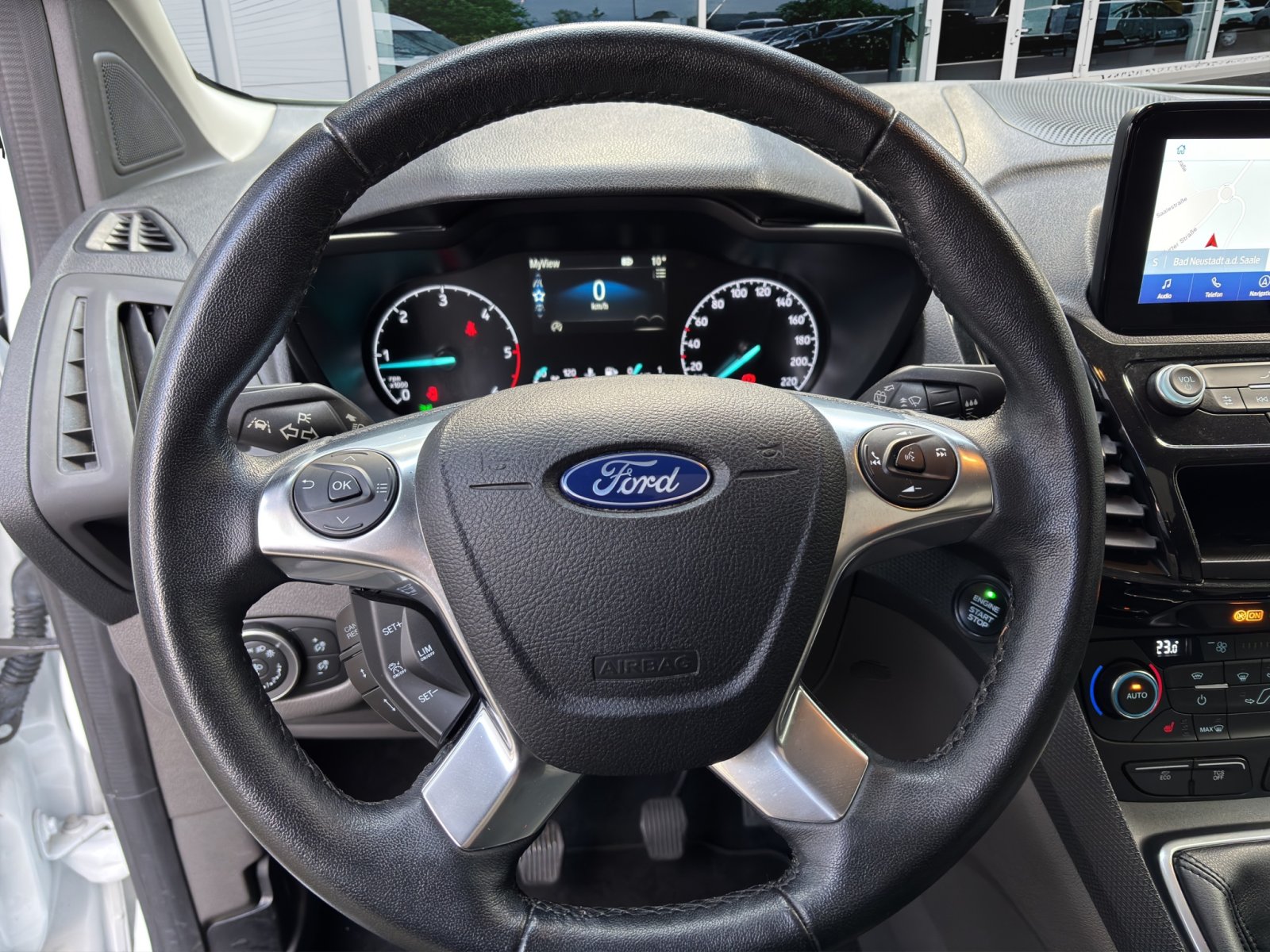 Fahrzeugabbildung Ford Grand Tourneo Titanium #Rückfahrkamera