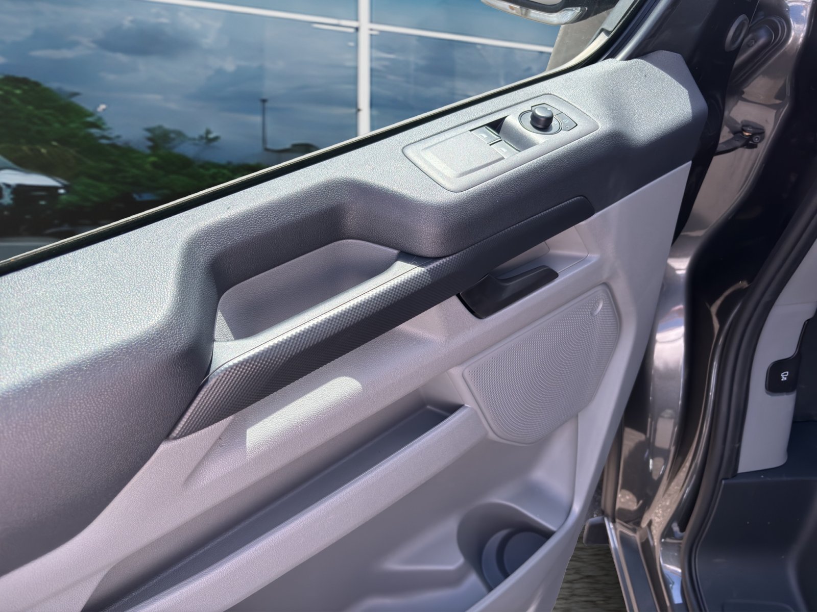 Fahrzeugabbildung Ford Transit Custom 320 L1 FWD Trend