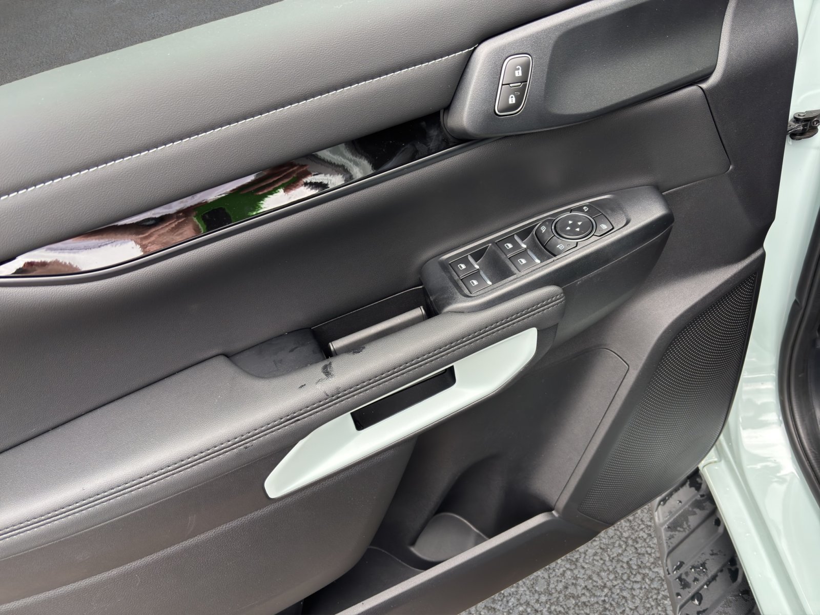 Fahrzeugabbildung Ford Ranger Plug-in-Hybrid Stormtrak e-4WD Doppelkabine