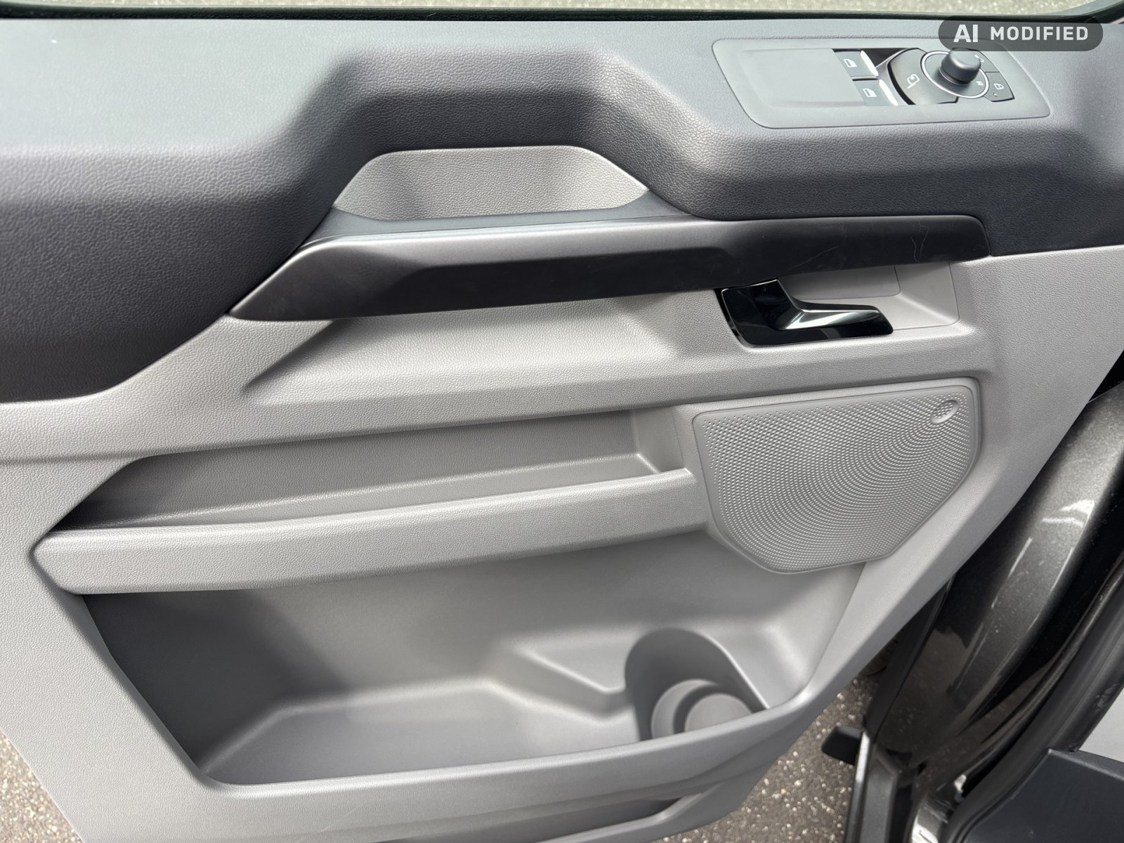 Fahrzeugabbildung Ford Tourneo Custom Plug-in Hybrid 340 L1 Tourneo Titanium FWD - mit KI generiert/bearbeitet
