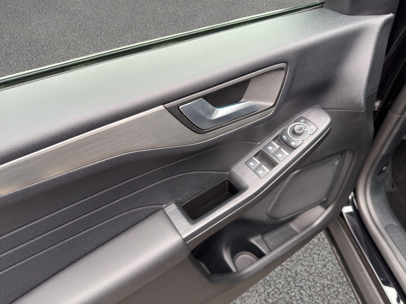 Fahrzeugabbildung Ford Kuga Hybrid Titanium X