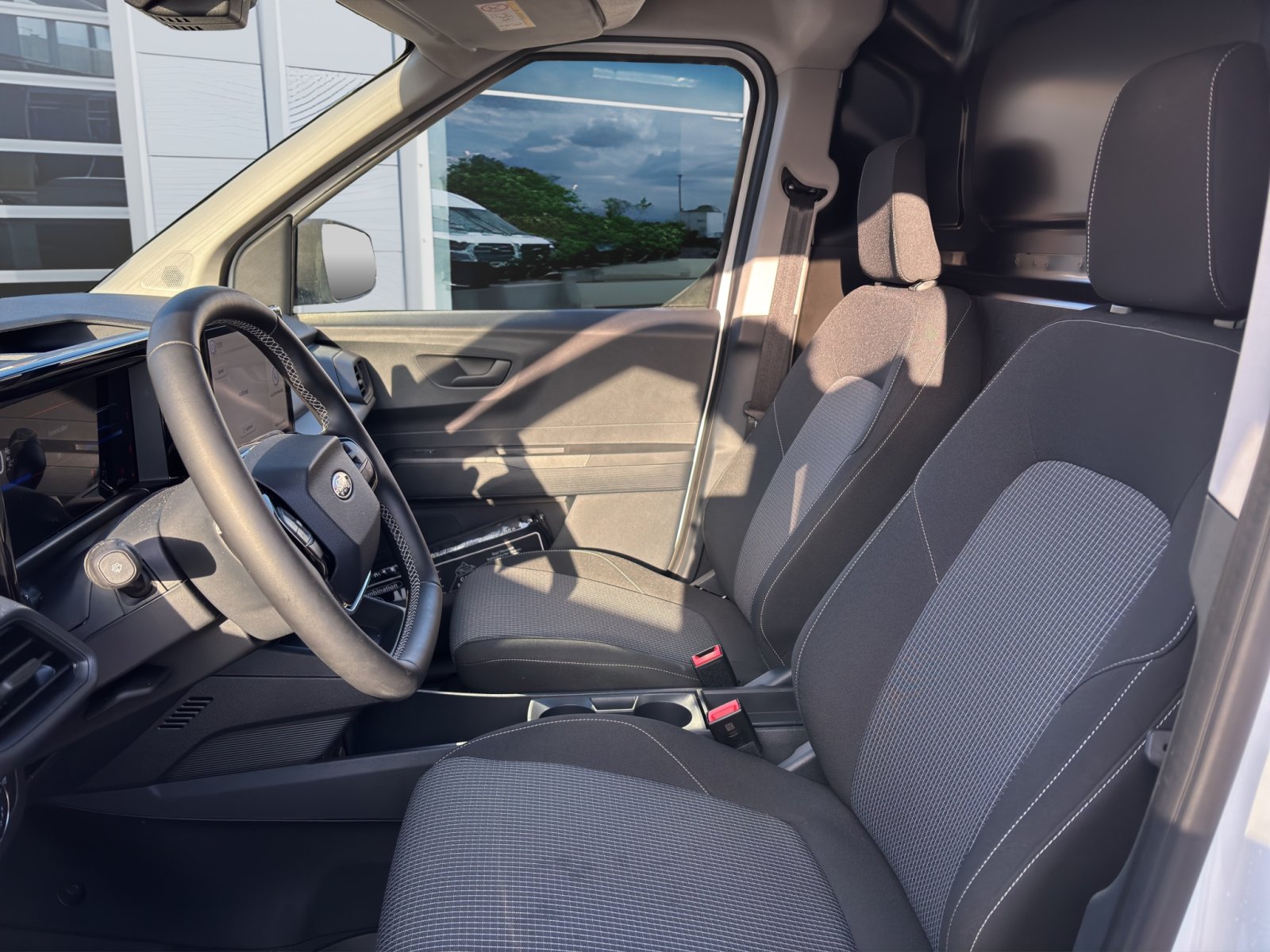 Fahrzeugabbildung Ford Transit Courier BEV Trend eMotor