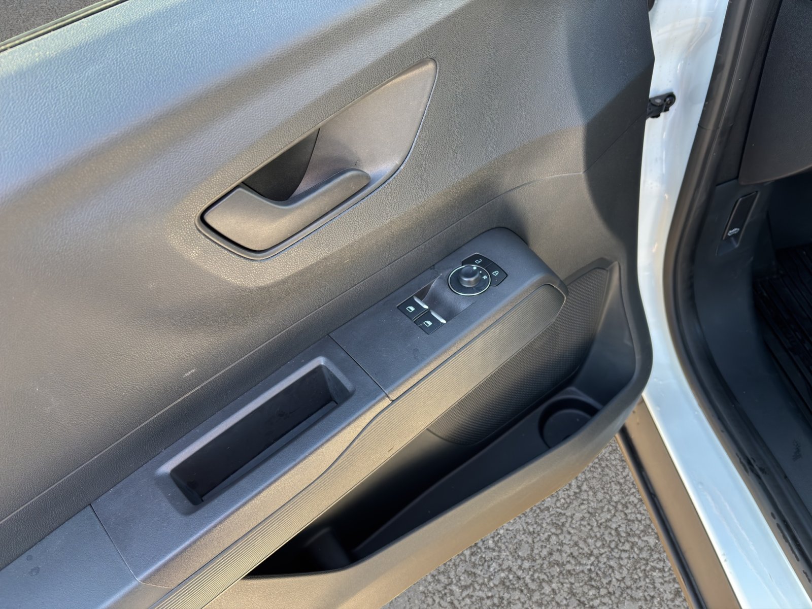 Fahrzeugabbildung Ford Transit Courier BEV Trend eMotor