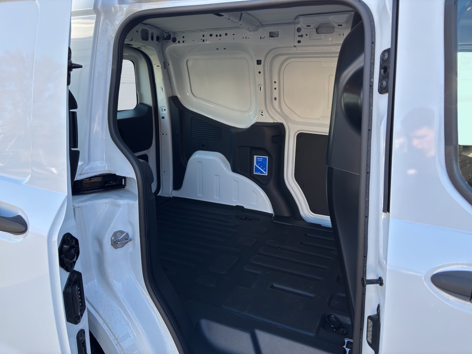 Fahrzeugabbildung Ford Transit Courier BEV Trend eMotor