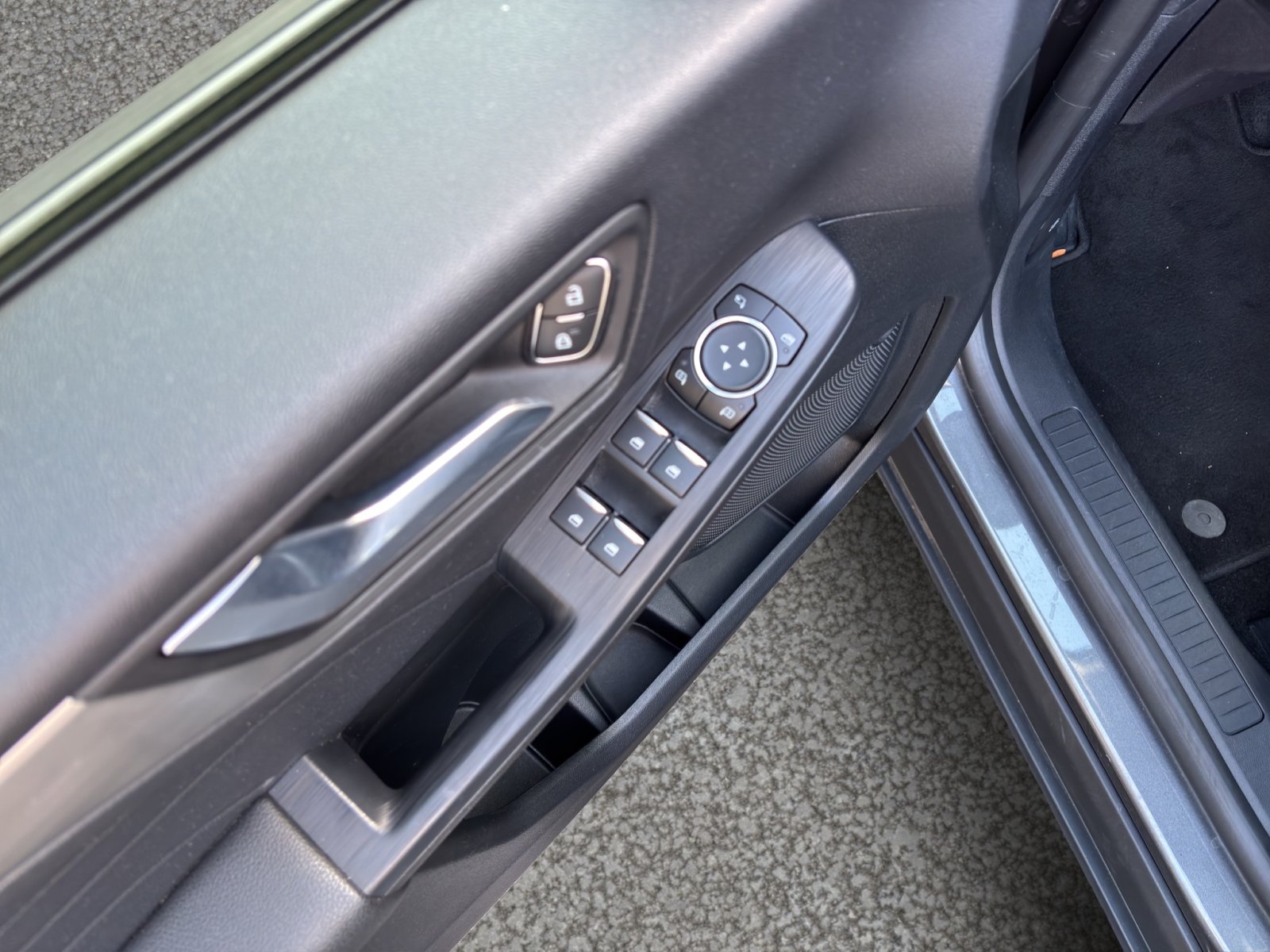 Fahrzeugabbildung Ford Kuga Plug-In Hybrid Titanium #AHK