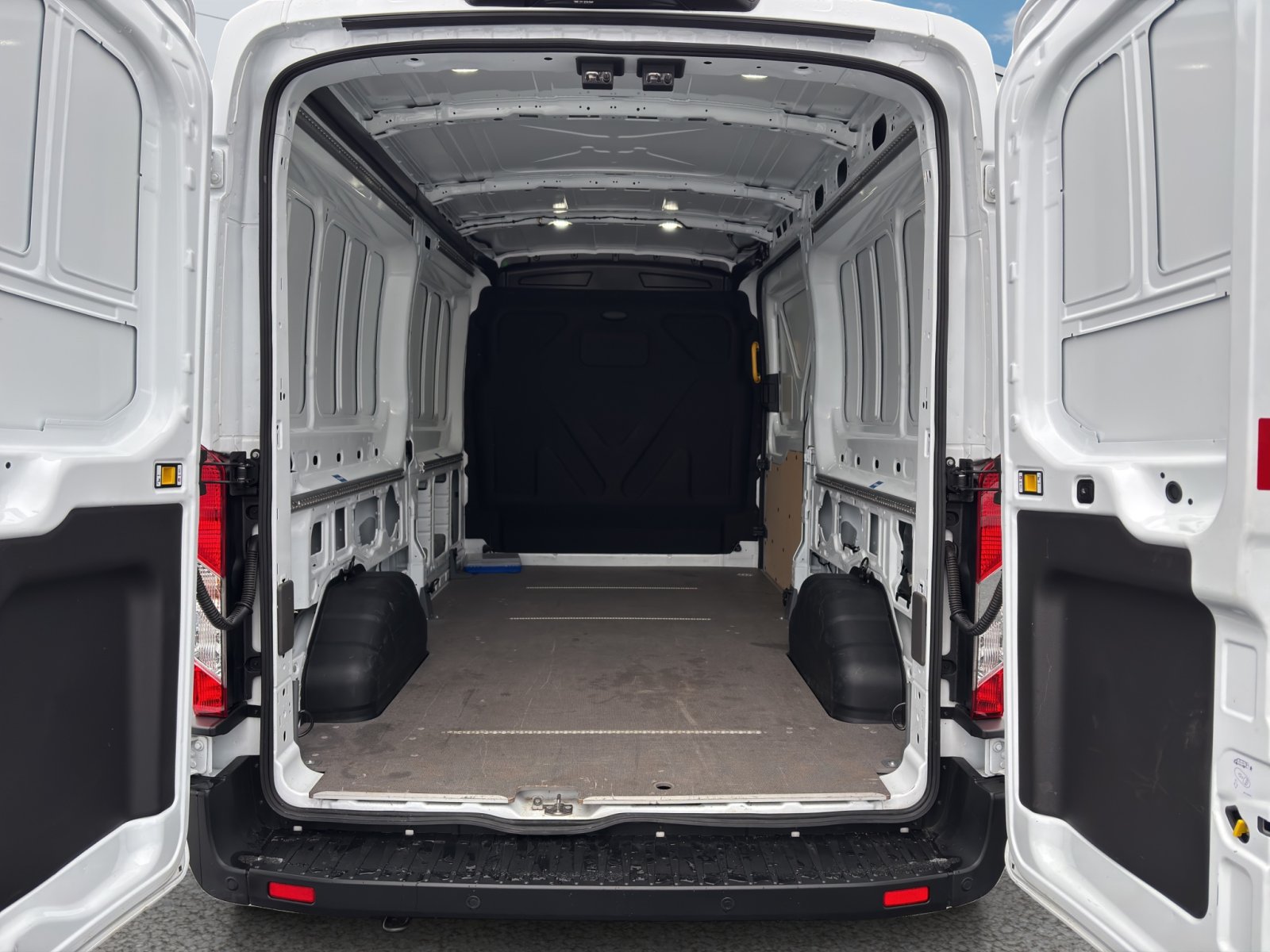 Fahrzeugabbildung Ford Transit 350 L3 Limited