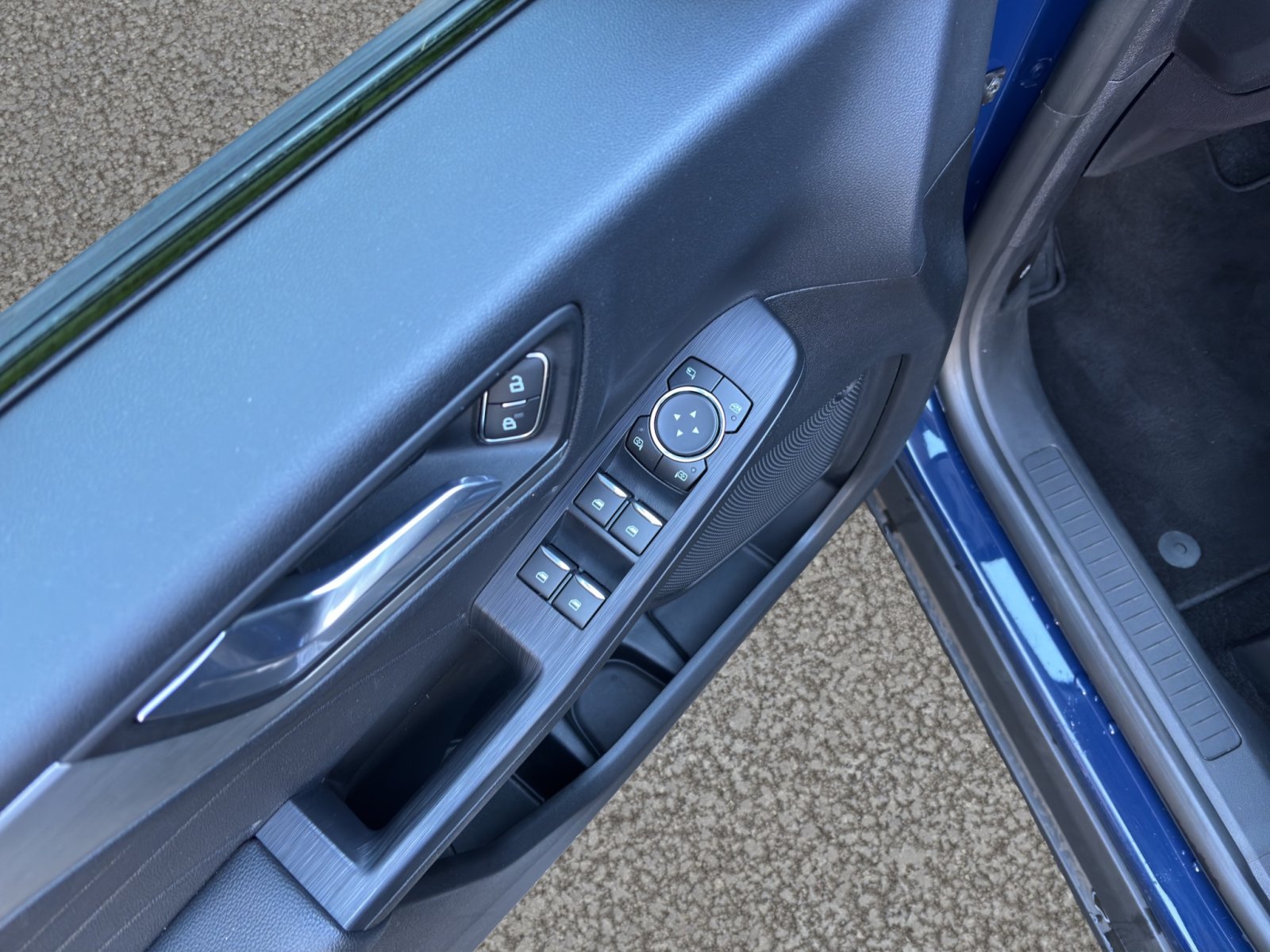 Fahrzeugabbildung Ford Kuga 2.5 PHEV Plug-In Hybrid Titanium #Winterpaket